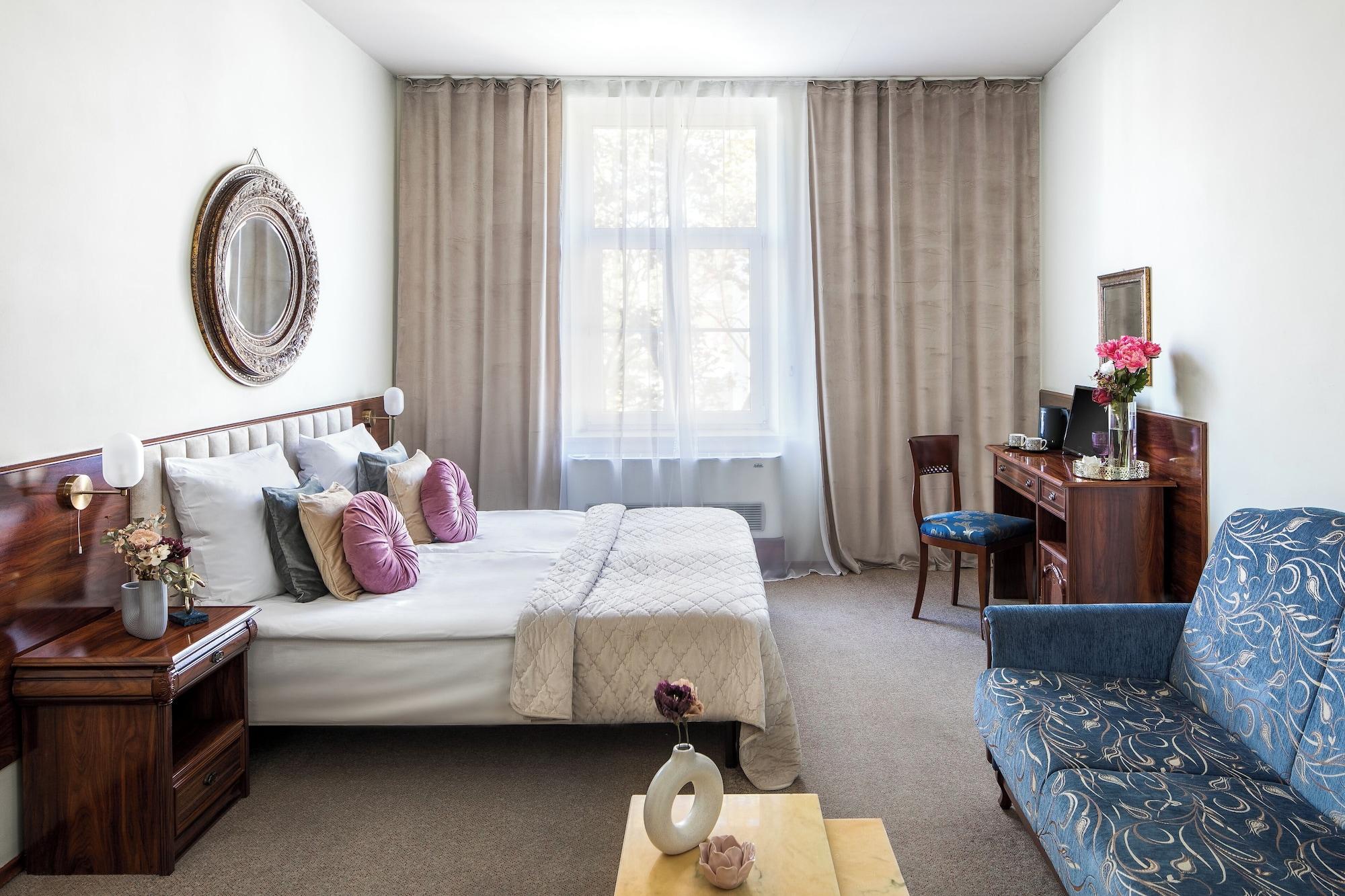 Varios Old Time Aparthotel