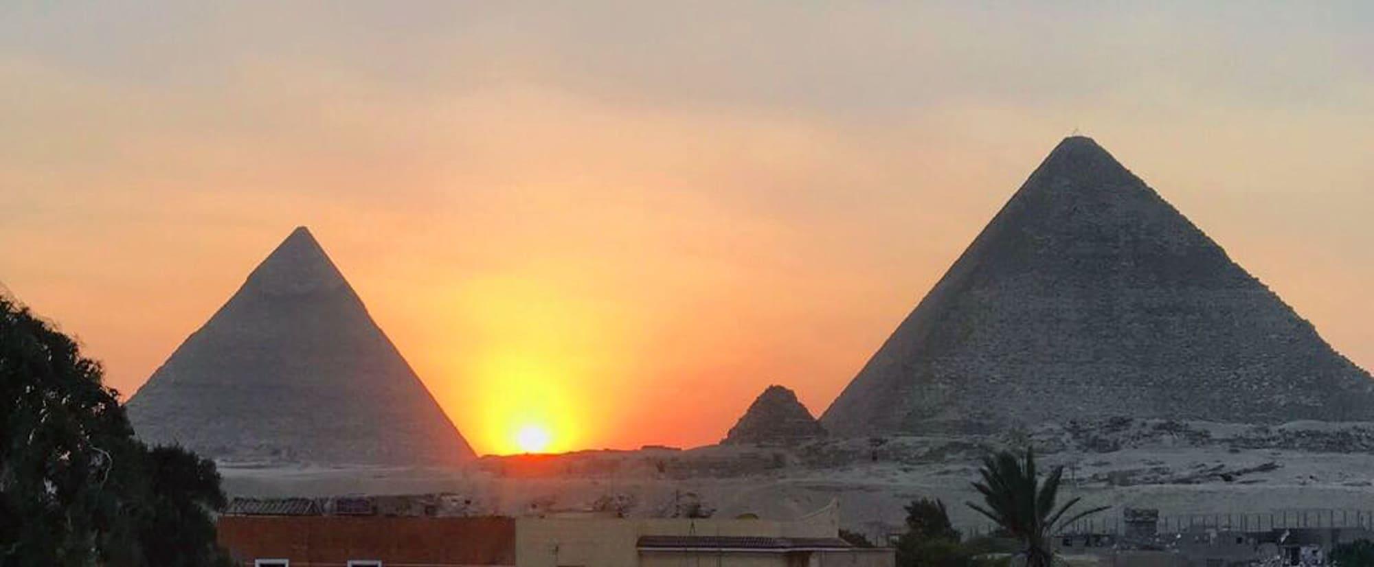 Vista Exterior 3 Pyramids View Inn