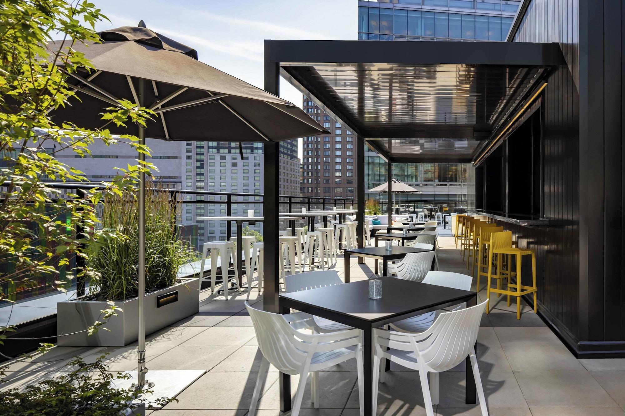 Restaurant Humaniti Hotel Montreal, Autograph Collection