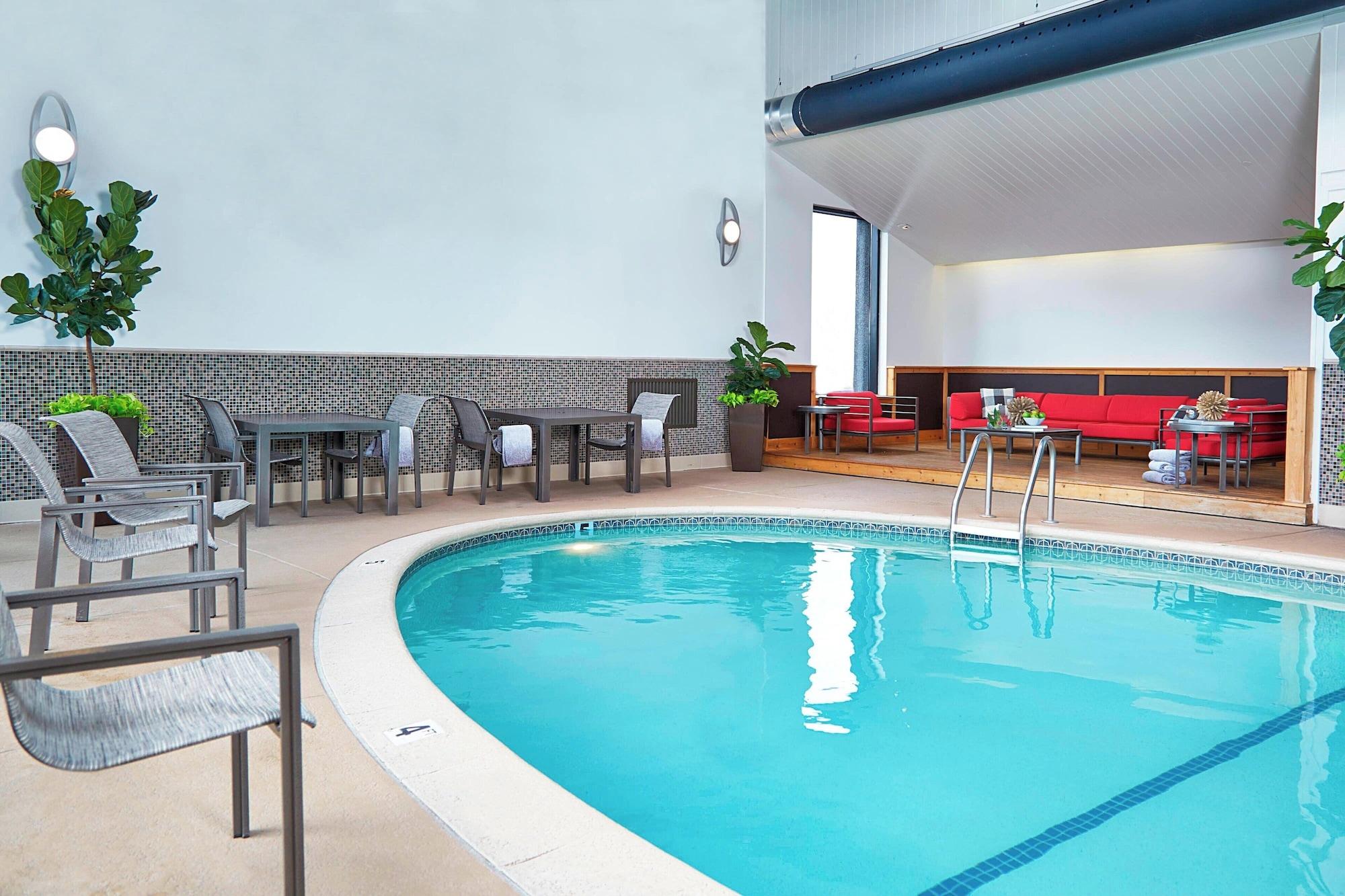 Vista Piscina Renaissance St. Louis Airport Hotel