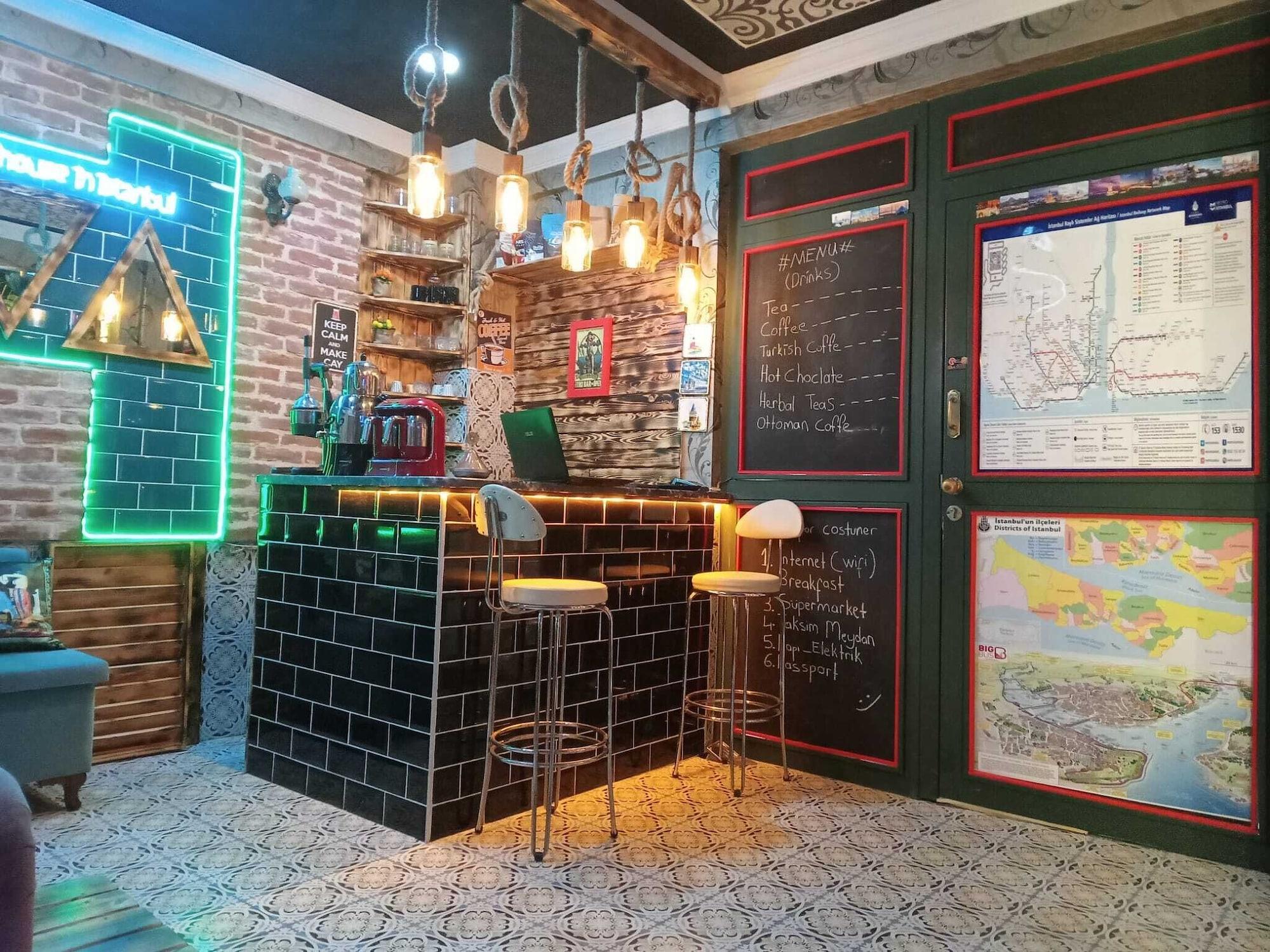 Bar/Salón Marvel Suites- Adults Only