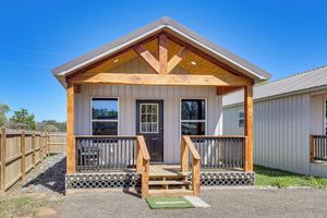 Alquiler Vacacional - 3 Mi to Sabine River! Modern Cabin Retreat