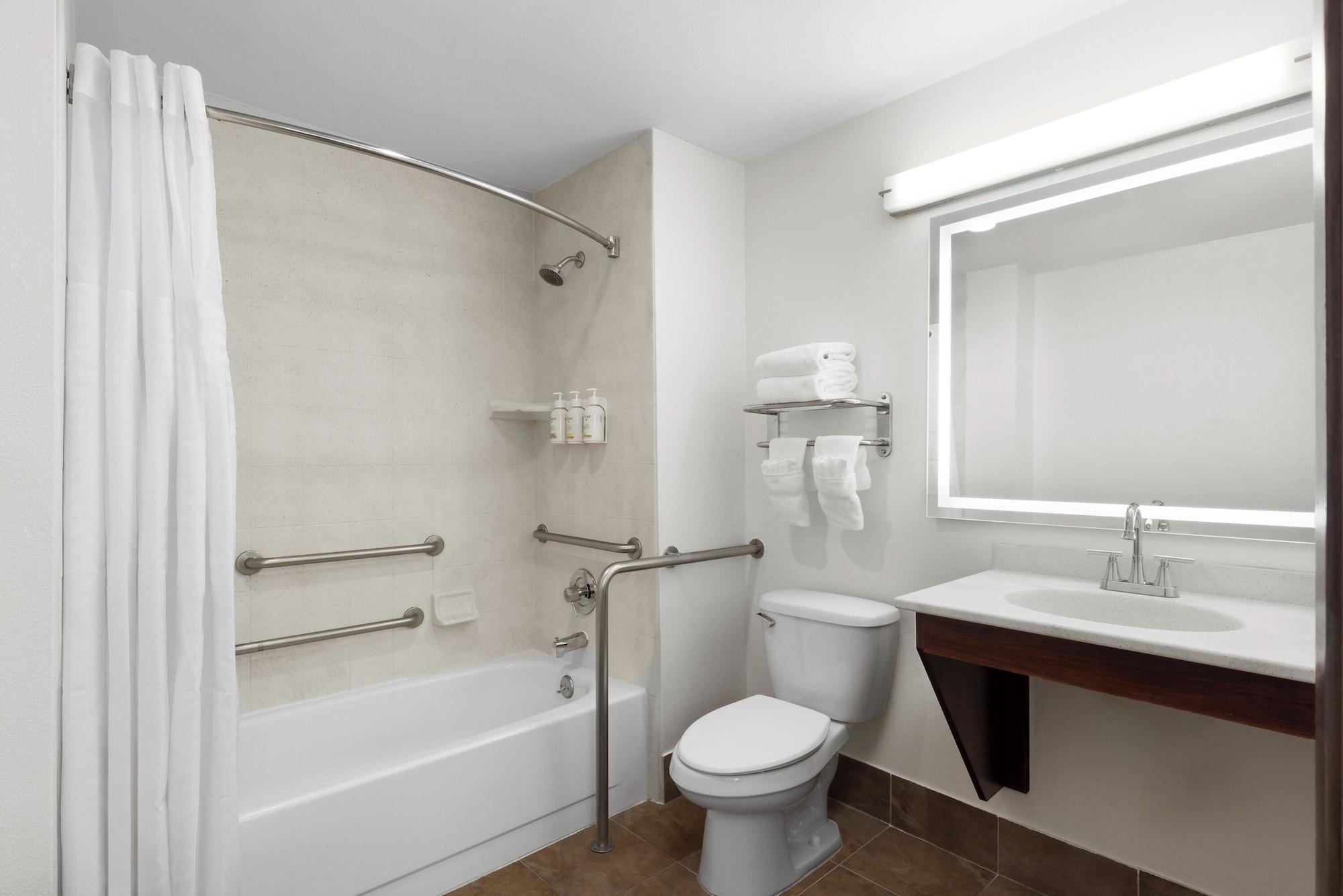 Equipamiento de Habitación Ramada by Wyndham Medford Airport North