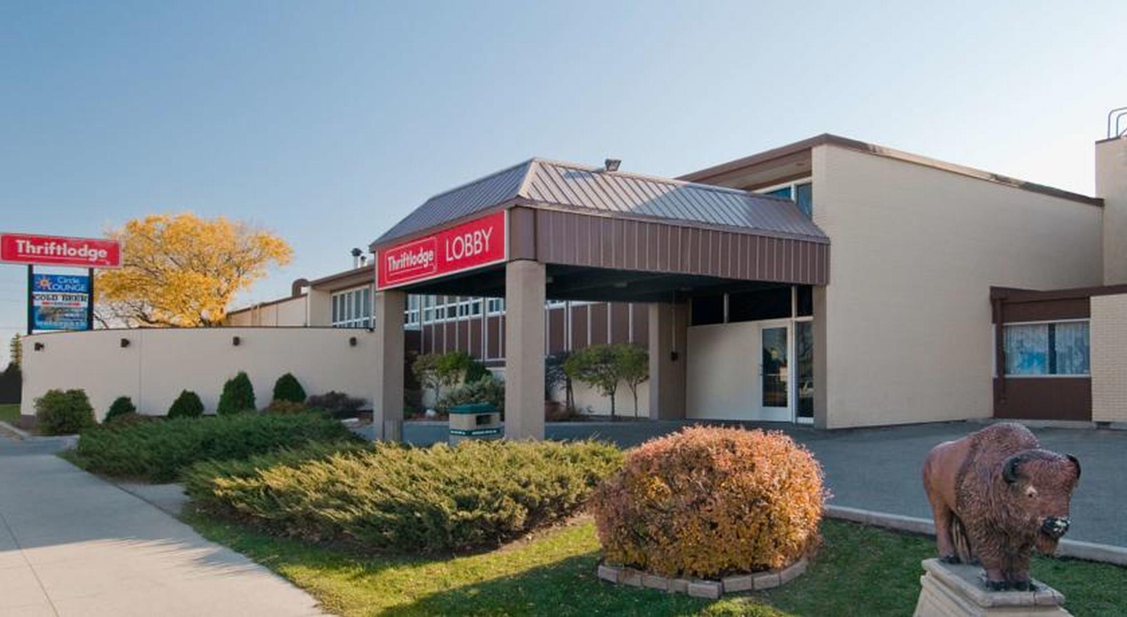 Vista Exterior Travelodge by Wyndham Winnipeg Airport