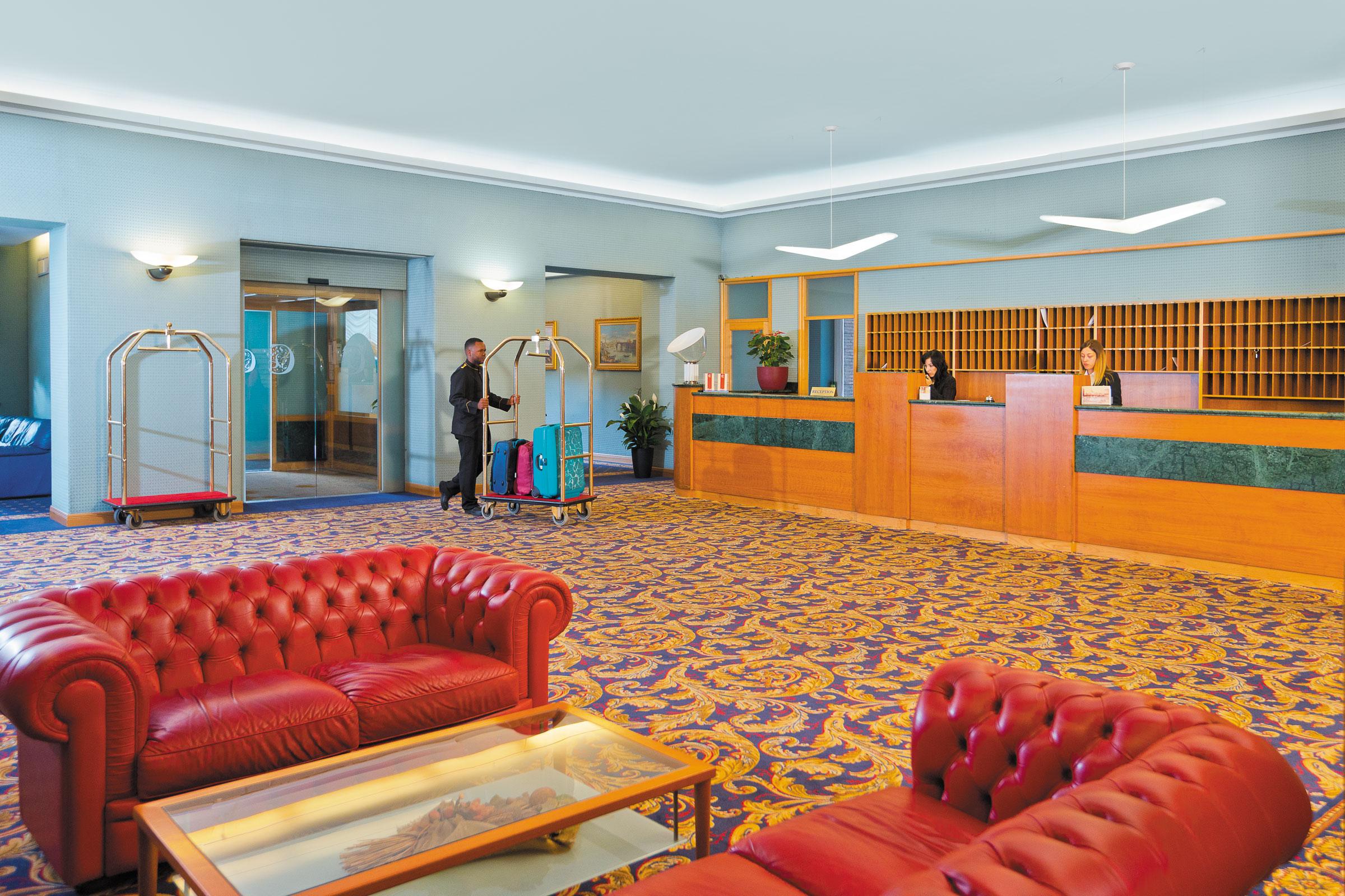 Vista Lobby Ele Green Park Hotel Pamphili