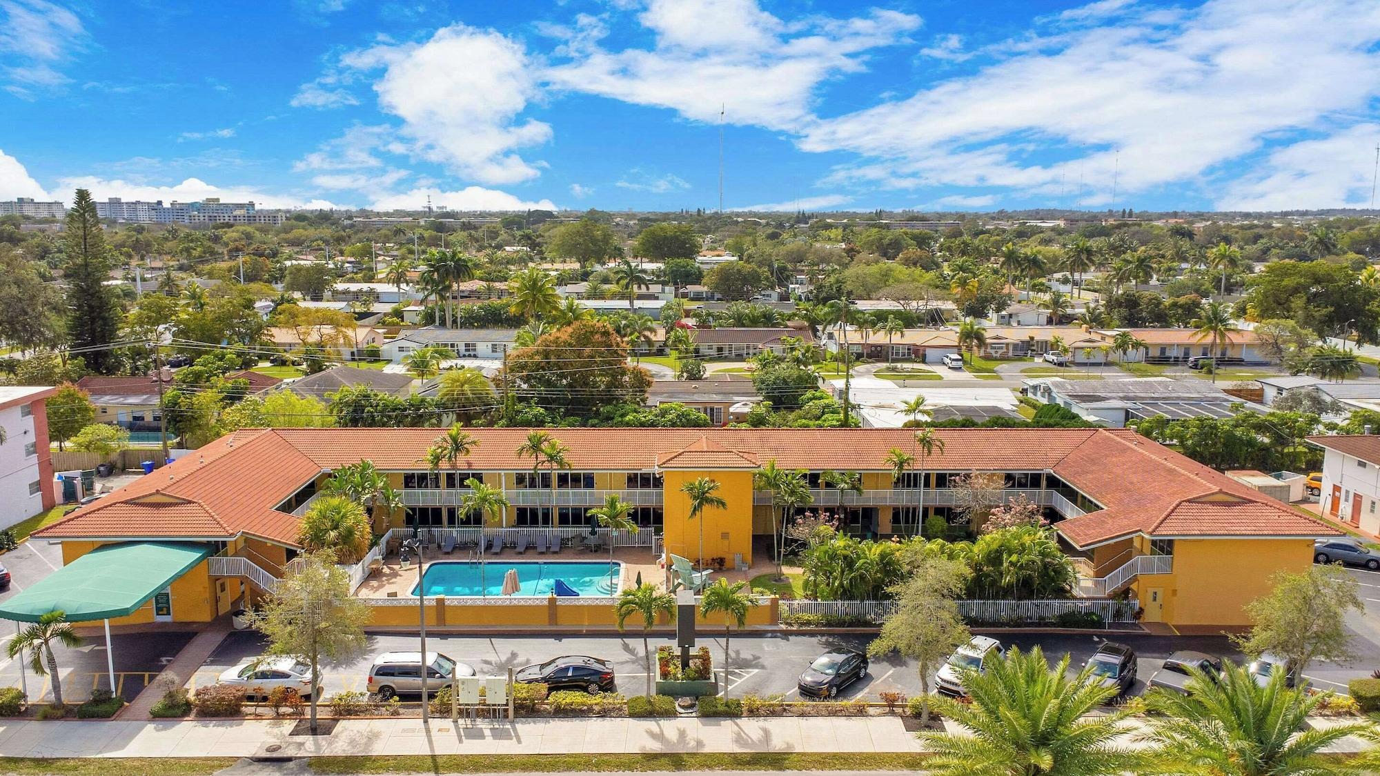 Vista Exterior Quality Inn & Suites Airport/Cruise Port Hollywood