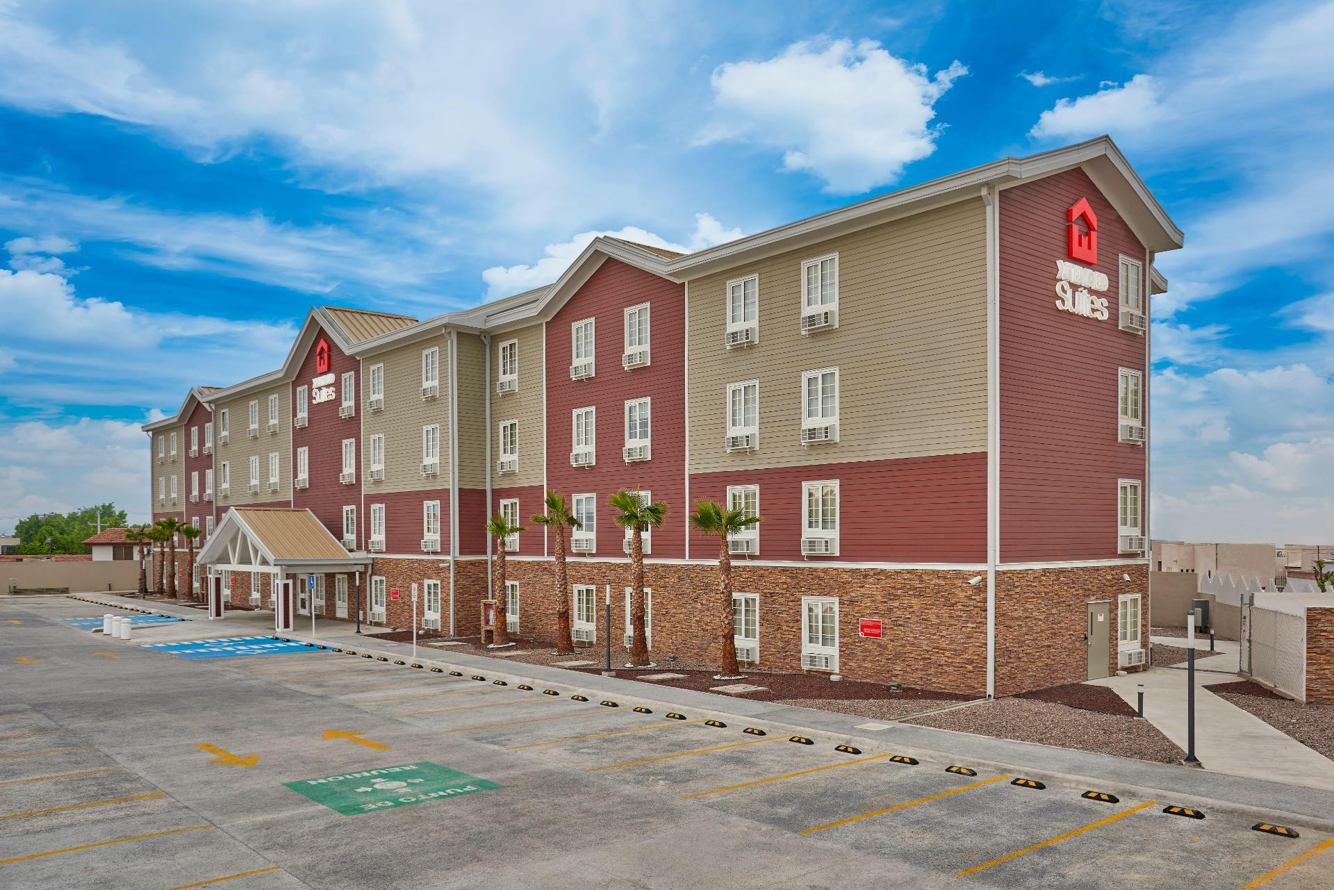 Vista Exterior Extended Suites Chihuahua La Juventud