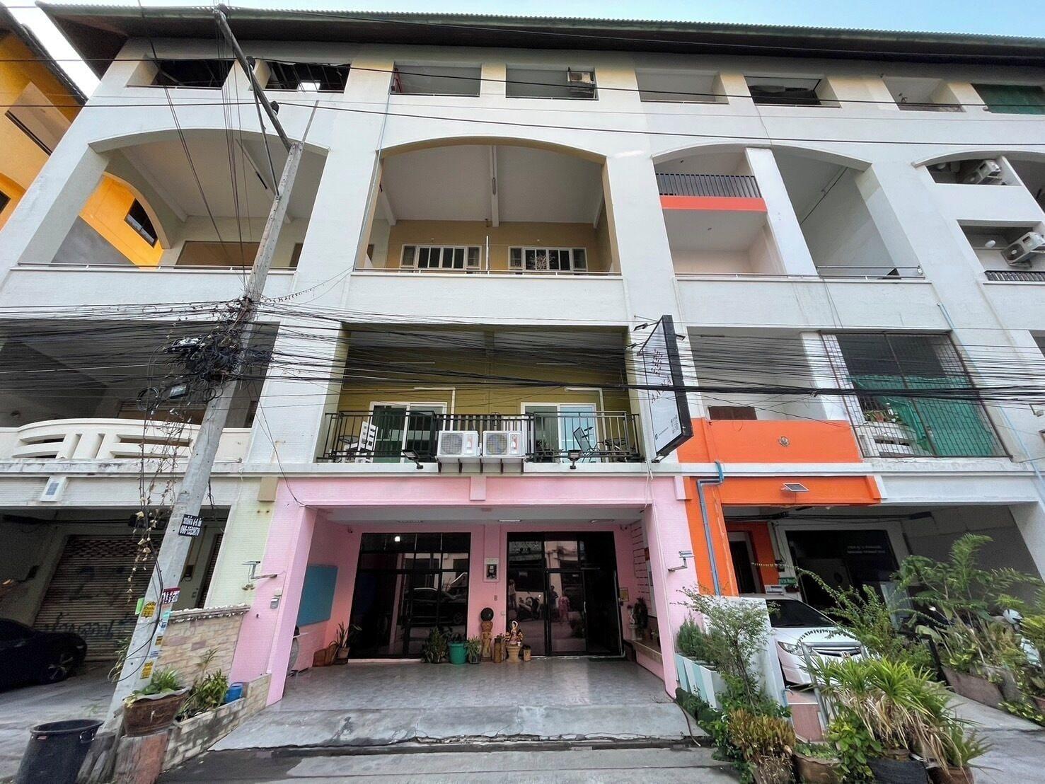 Varios OYO 75486 Anna Residence Jomtien