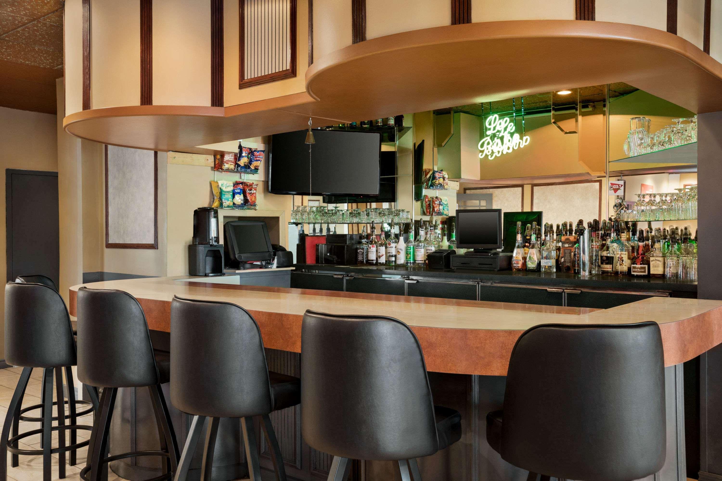Bar/Salón Days Inn by Wyndham Ste. Helene-de-Bagot