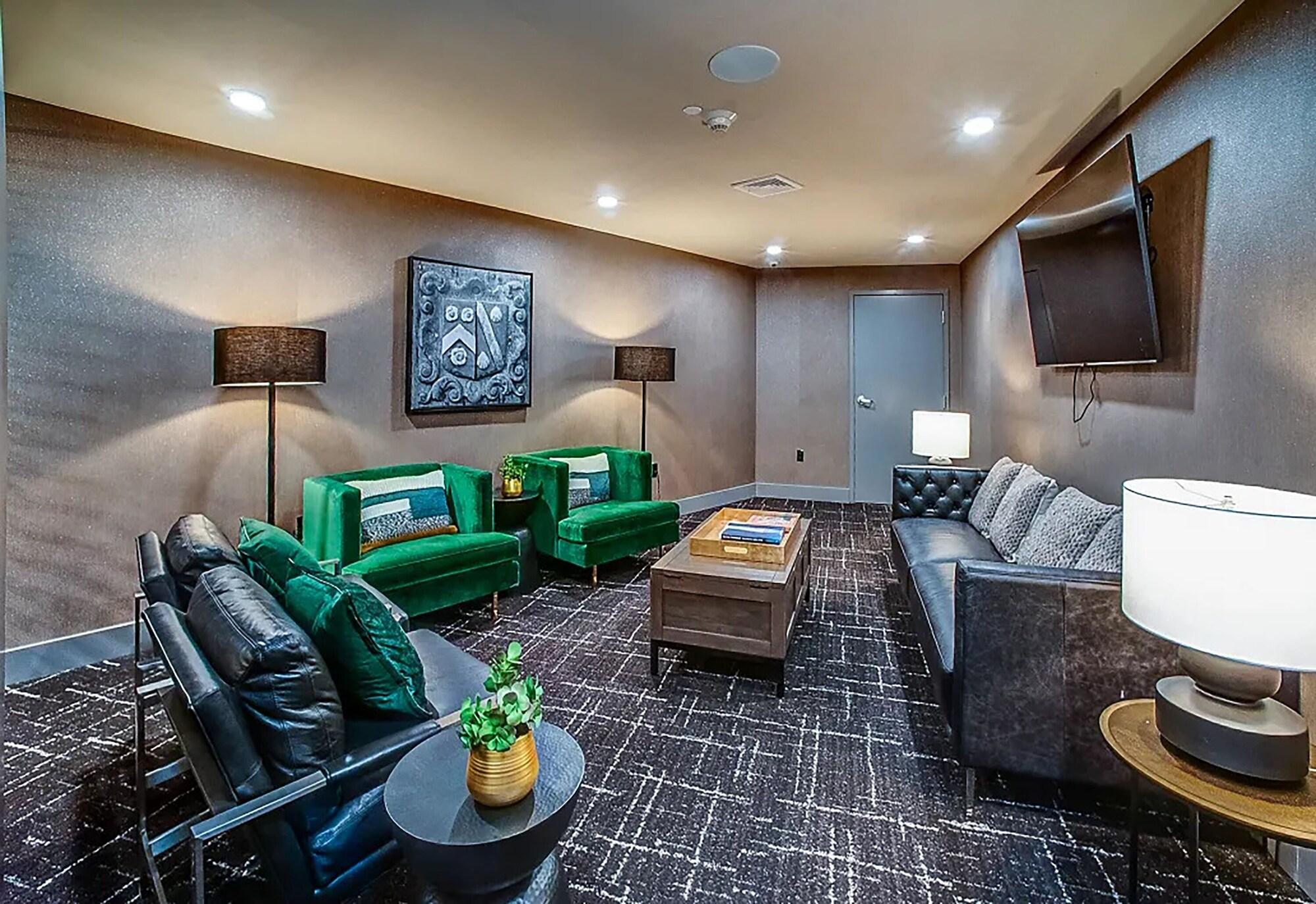 Vista Lobby Luxury Furnished Apartments by Hyatus Downtown at Yale