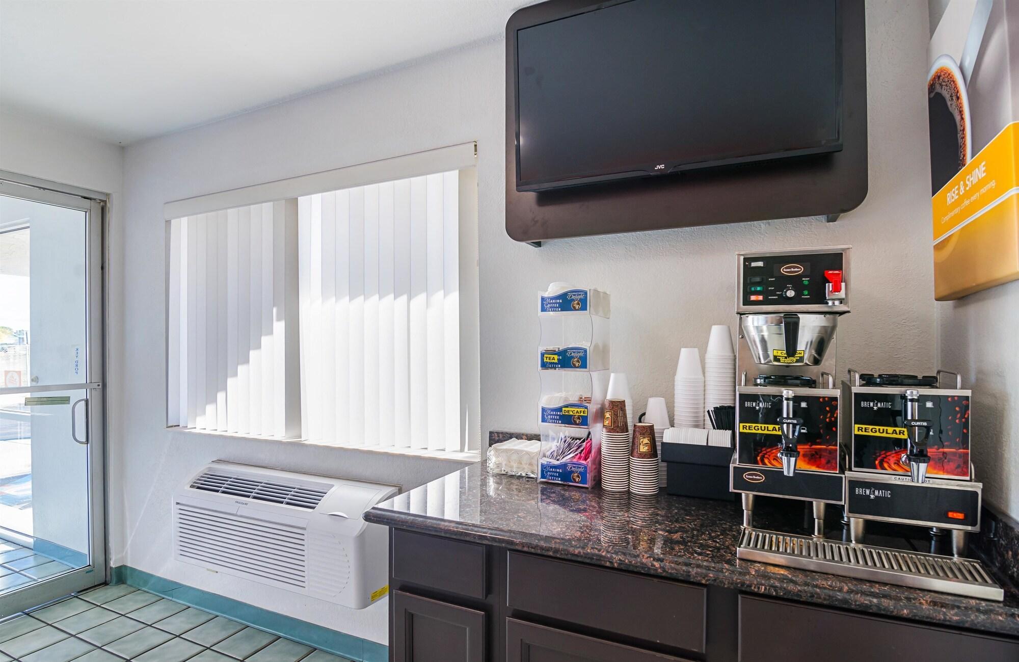 Restaurant Motel 6 Mitchell, SD