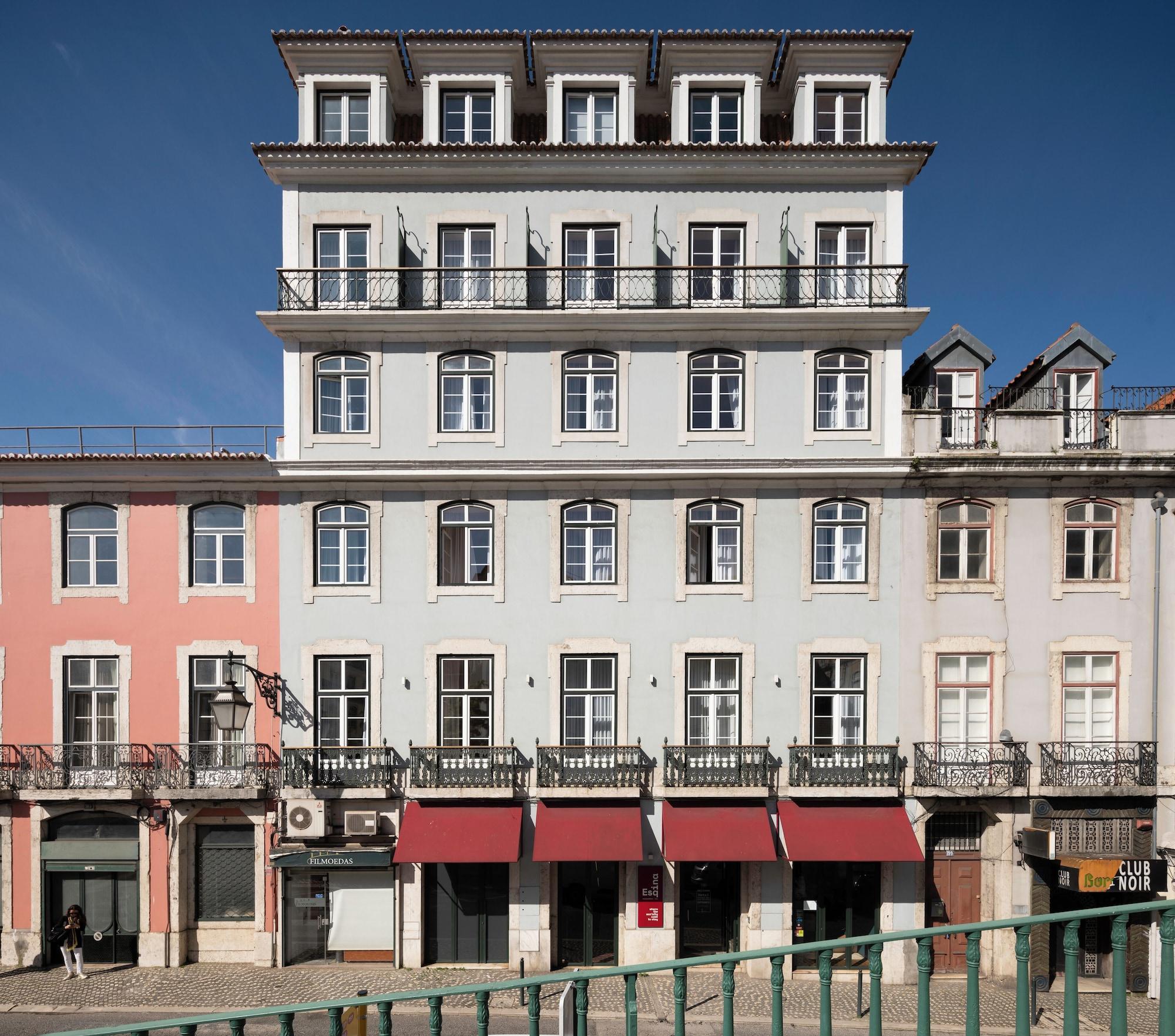 Vista Exterior Esqina Cosmopolitan Lodge