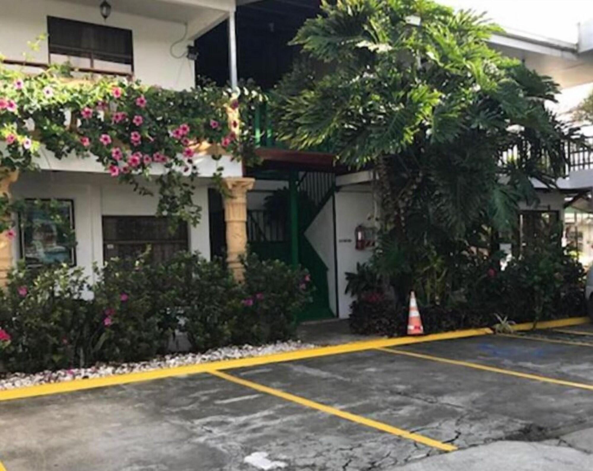 Vista Exterior Hotel Emanuel