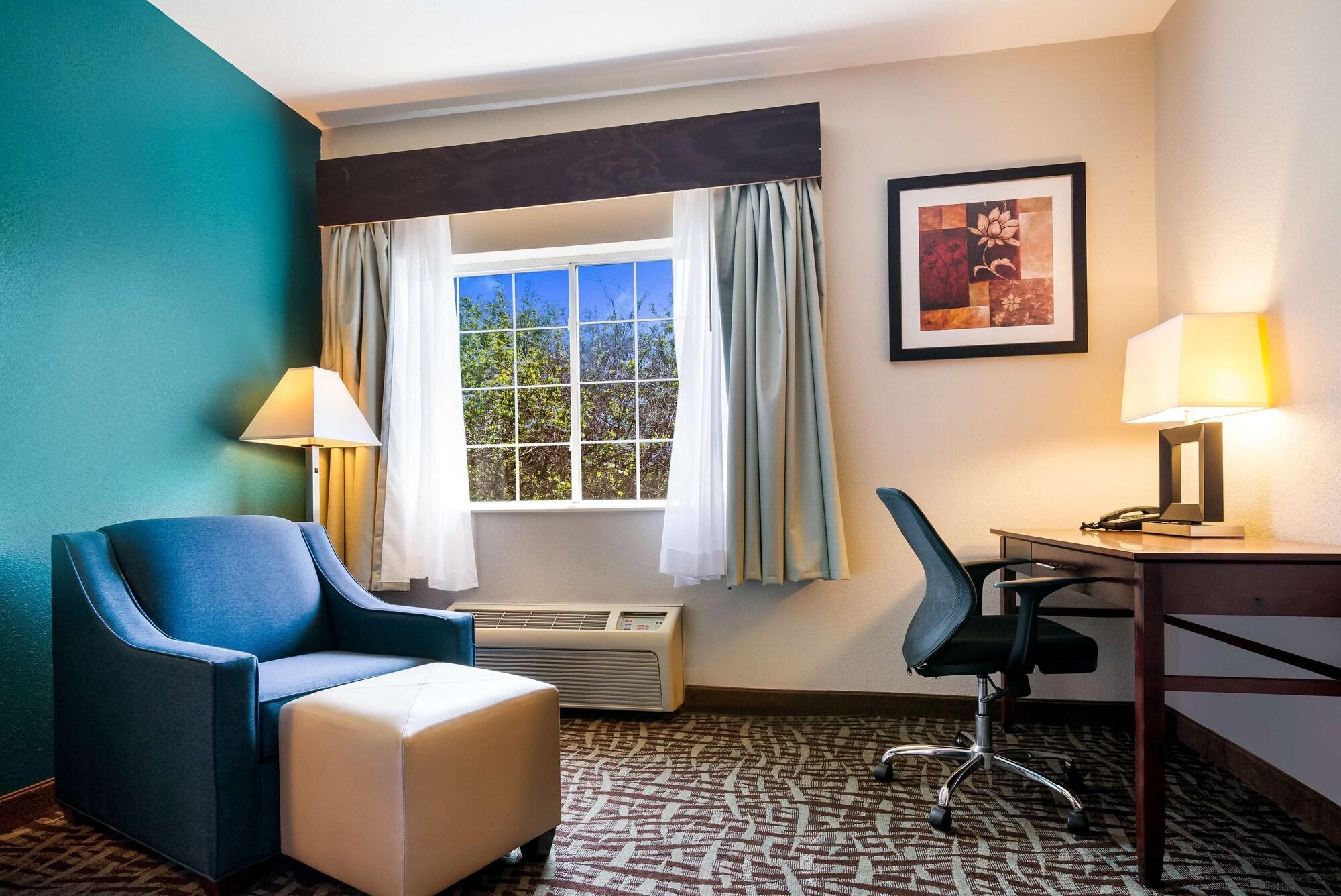 Habitación SureStay Plus Hotel by Best Western Topeka Northwest