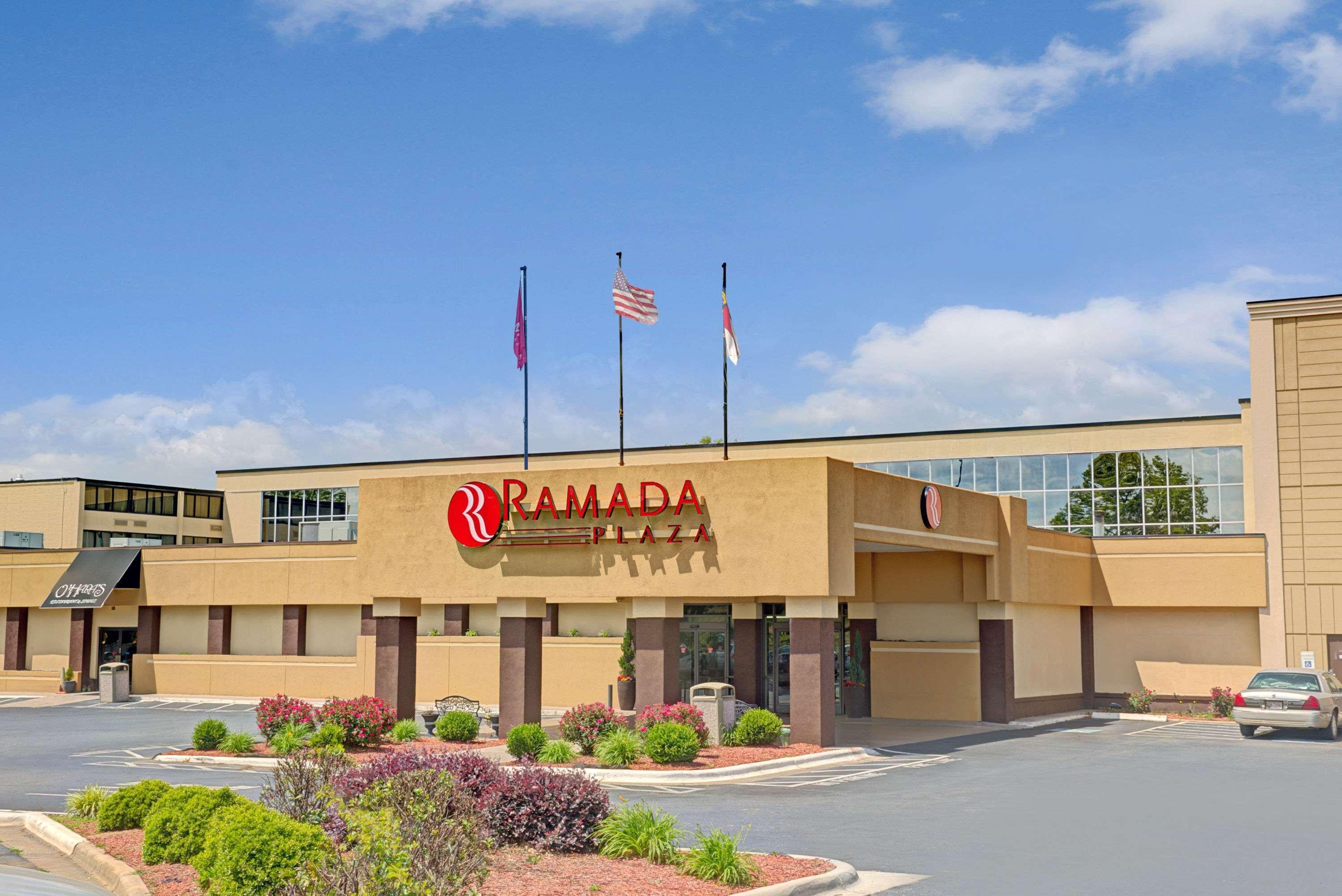 Vista Exterior Ramada Plaza by Wyndham Charlotte/South End Airport