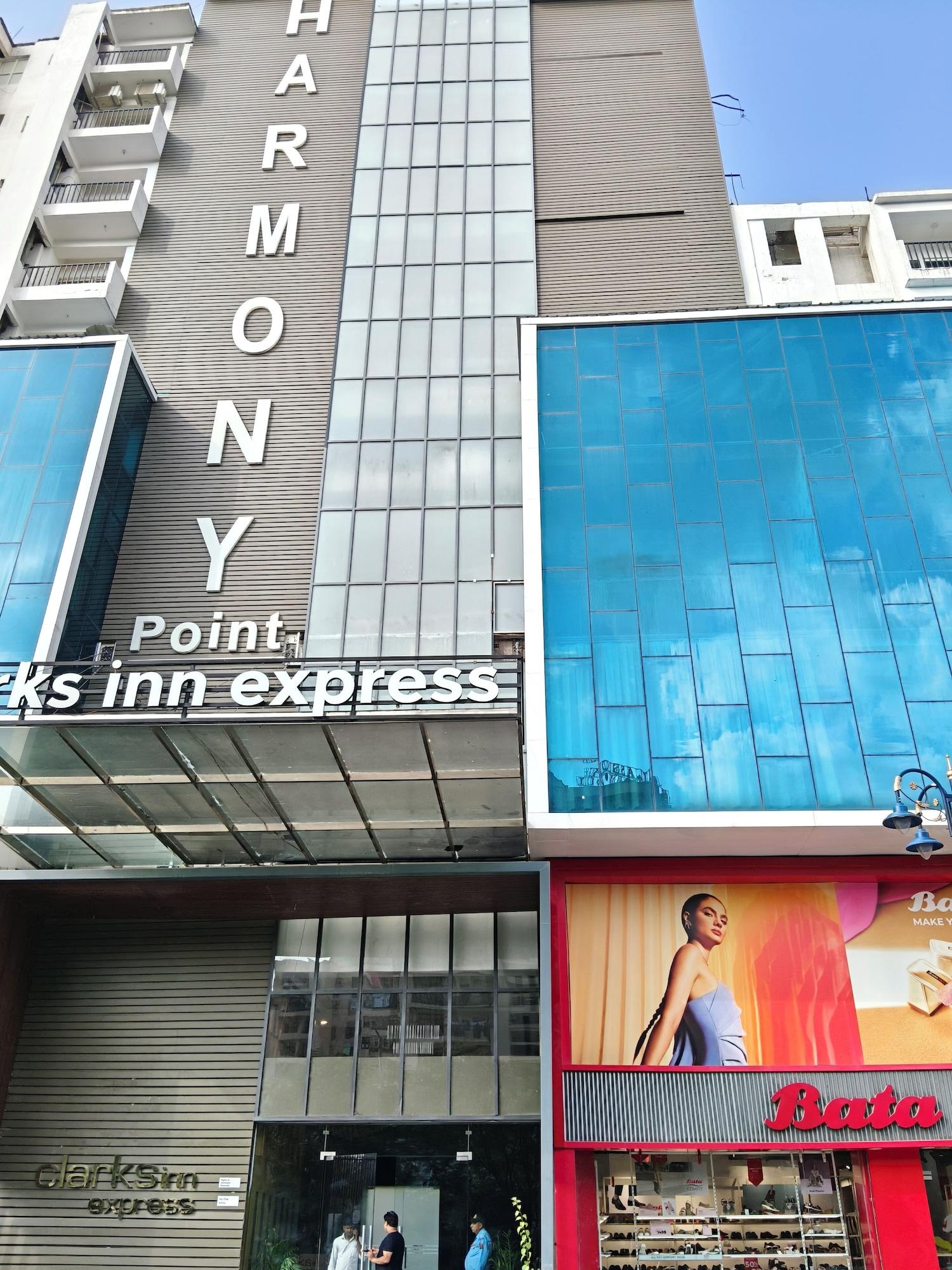 Vista Lobby Clarks Inn Express Firozabad