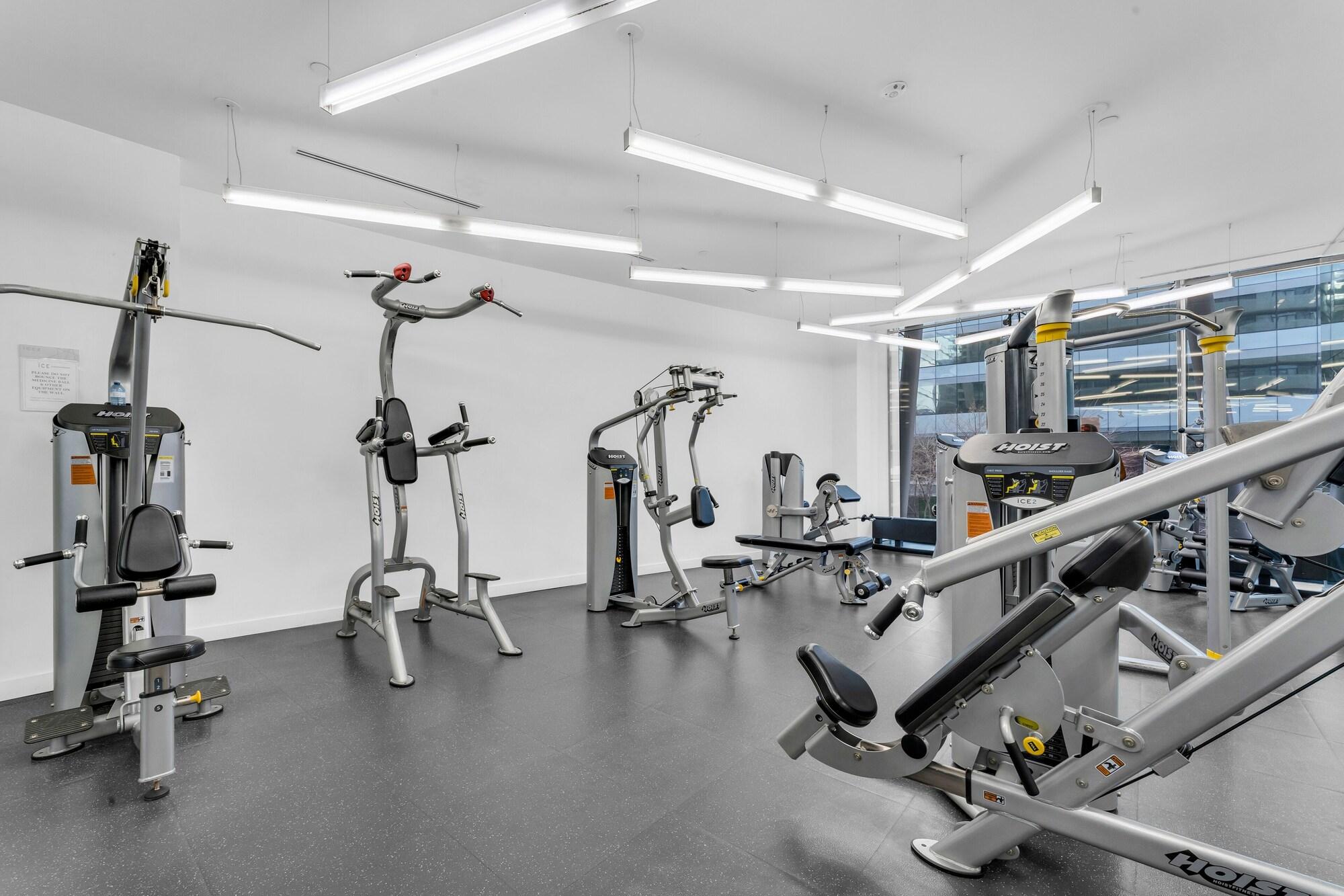Gimnasio Stallion Suites Opp CN Tower & Scotiabank Arena