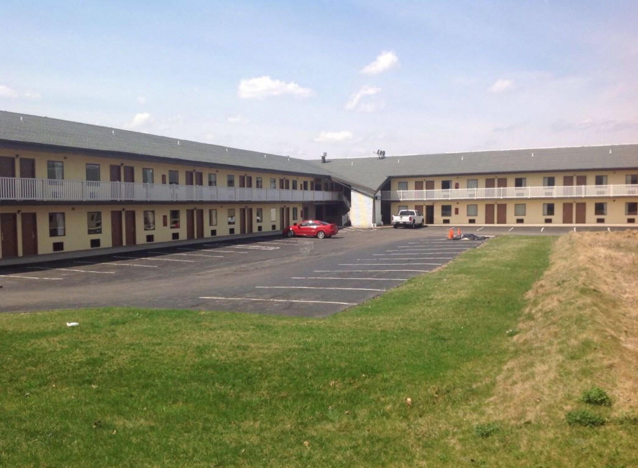 Vista Exterior Hilltop Inn