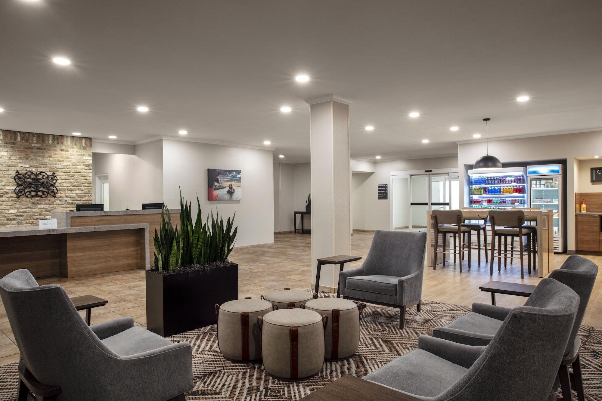 Vista Exterior Candlewood Suites Downtown by IHG