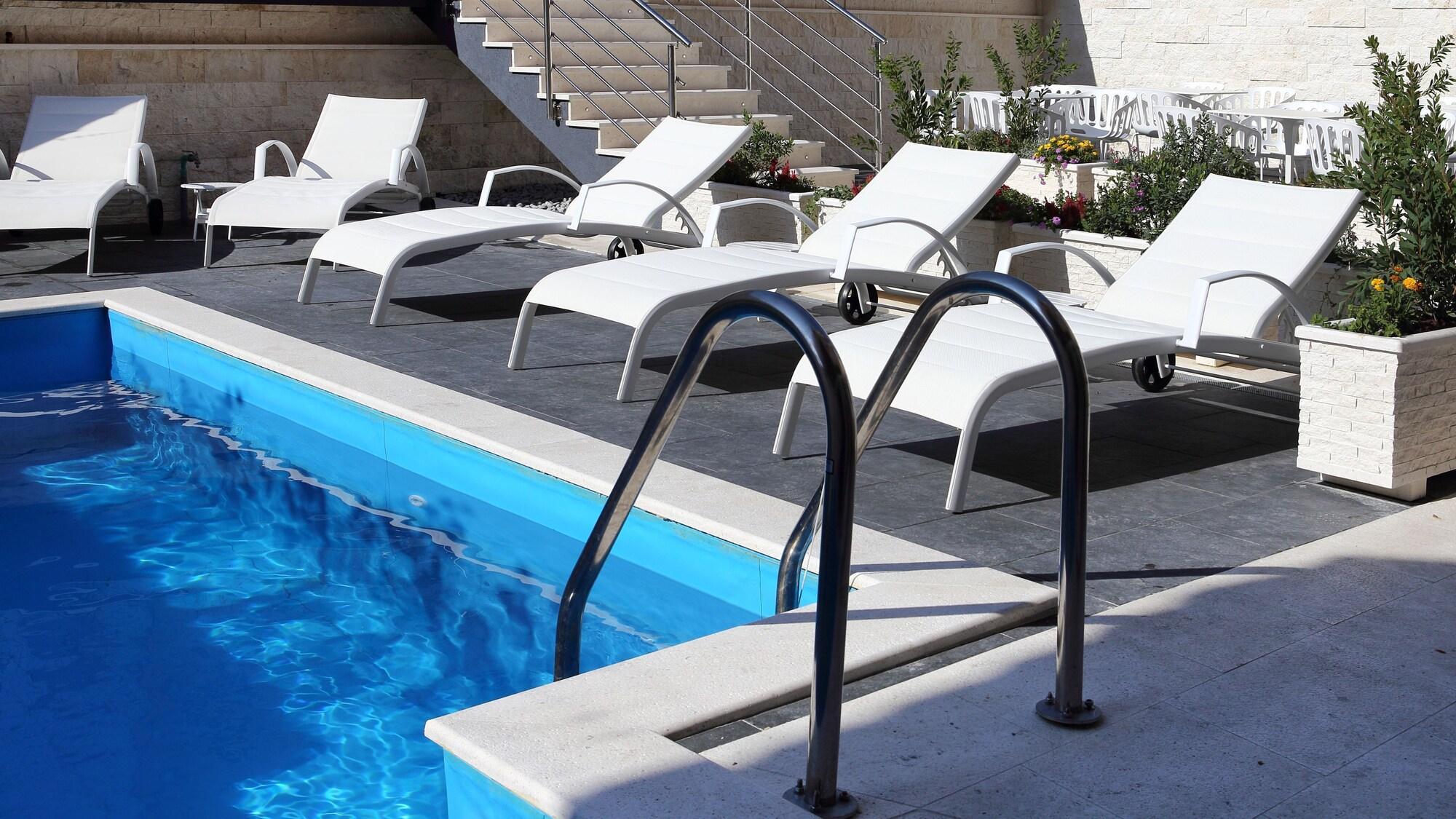 Vista Exterior Villa M