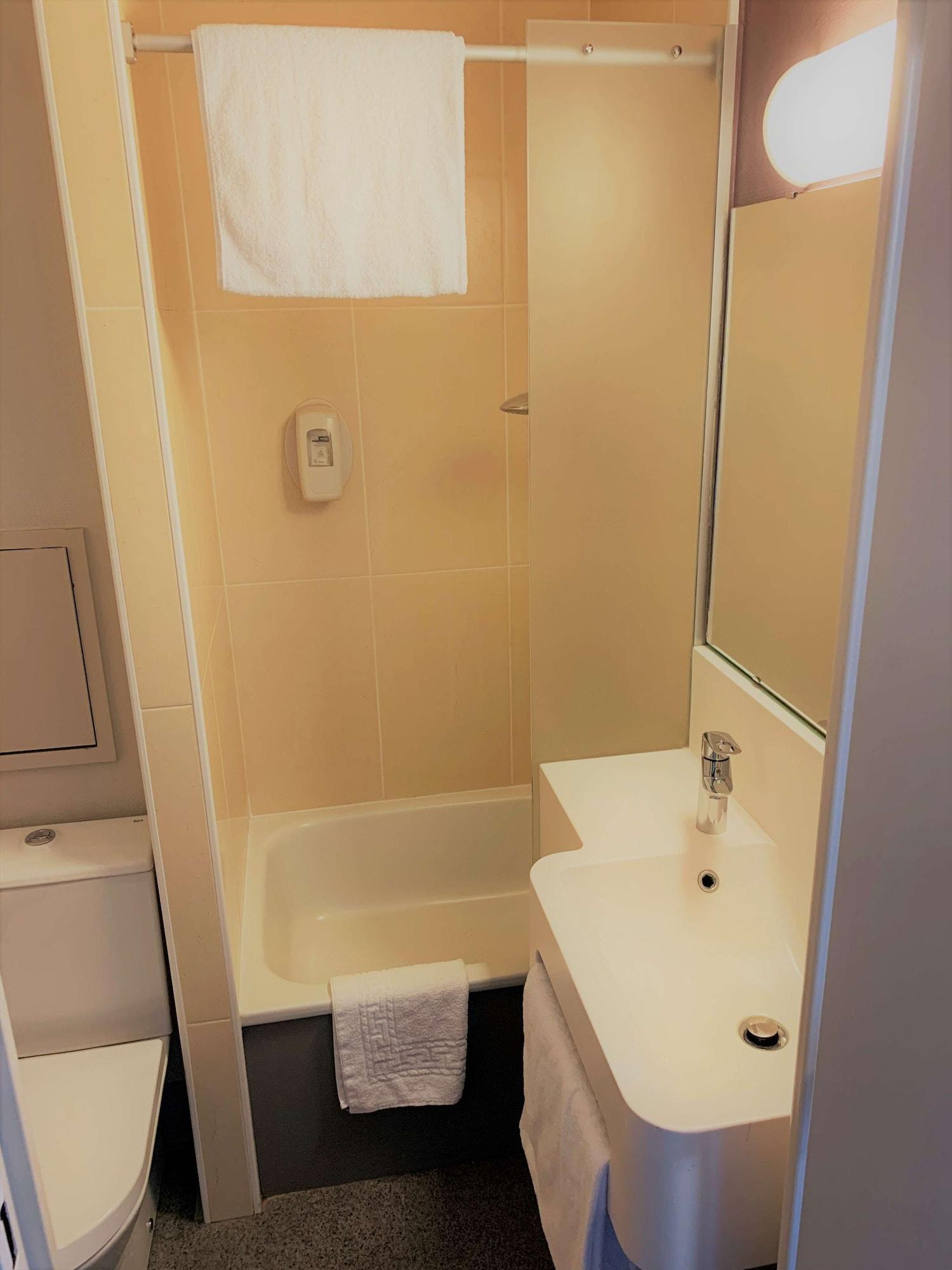 Equipamiento de Habitación Kyriad Direct Clermont Ferrand Nord - Gerzat