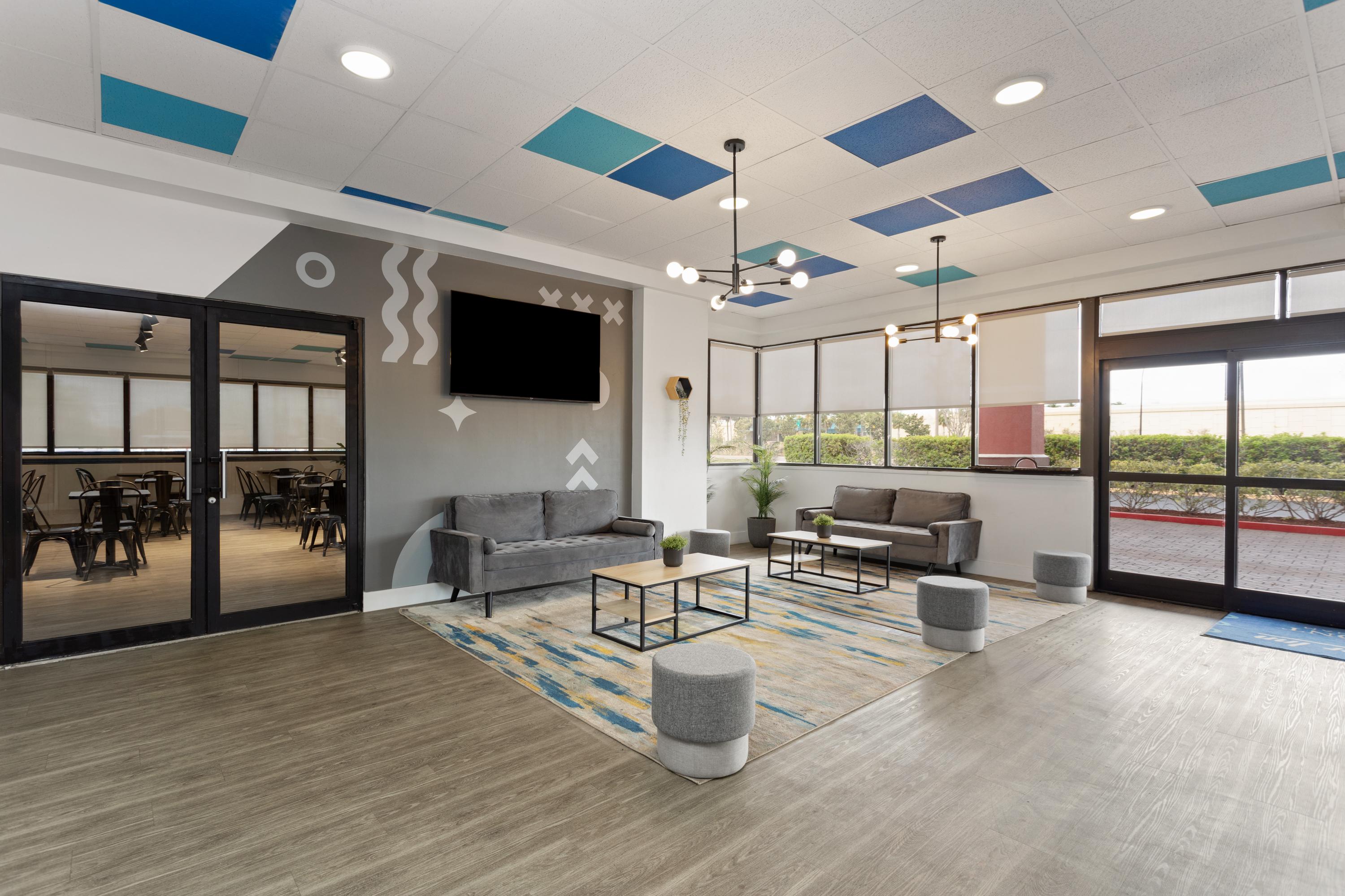 Vista Lobby Baymont by Wyndham Orlando North Millenia