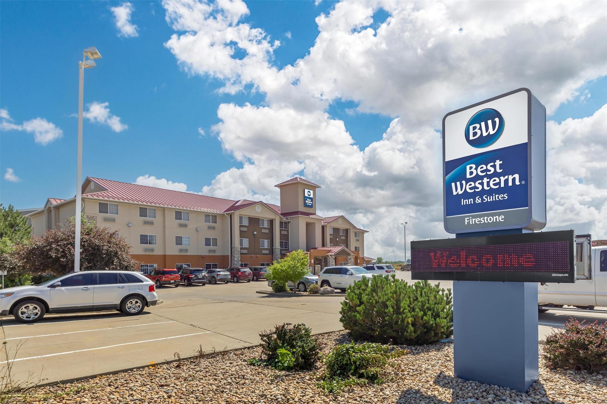 Vista Exterior Best Western Firestone Inn & Suites
