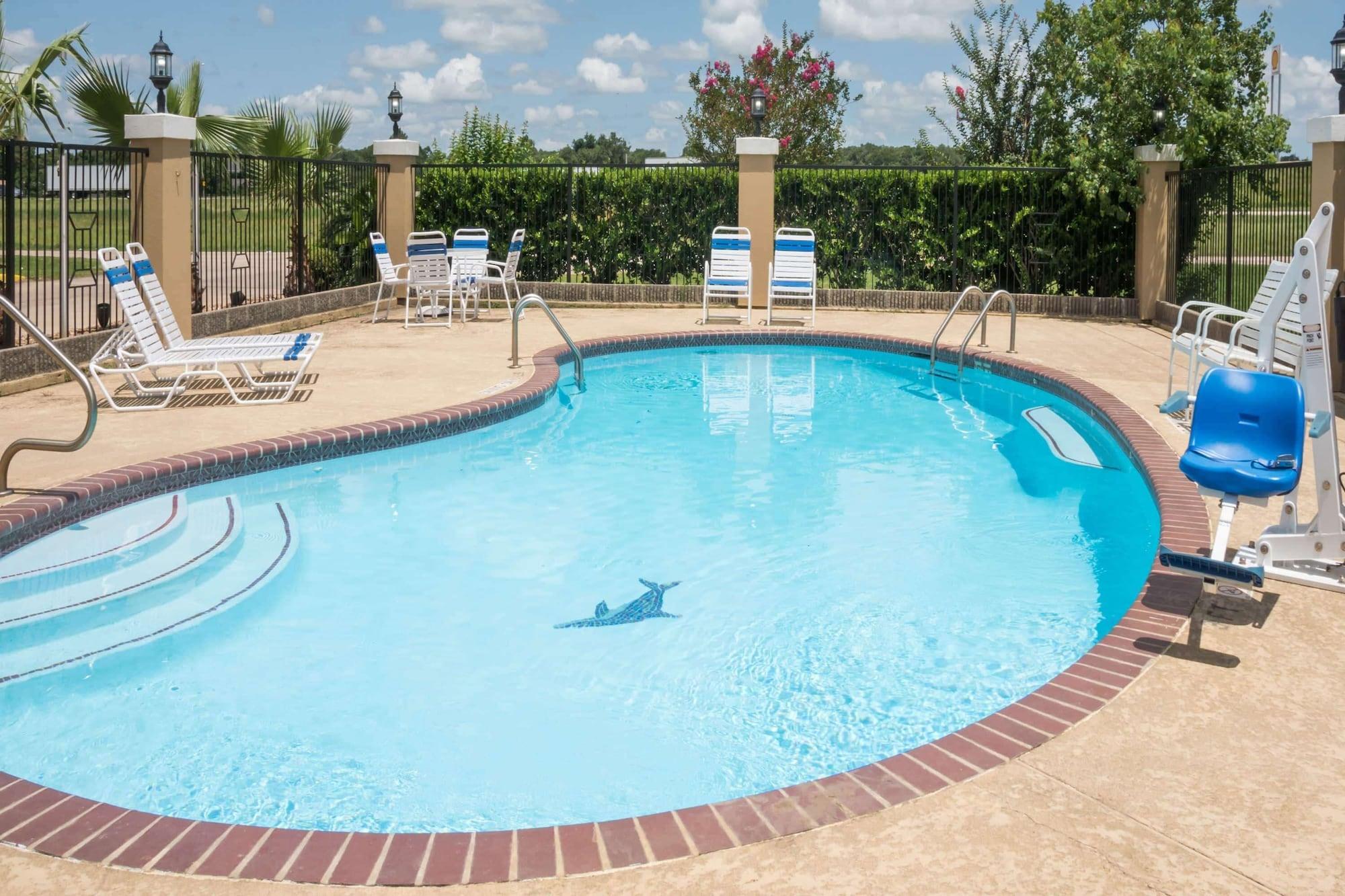 Vista Piscina Super 8 by Wyndham Sealy