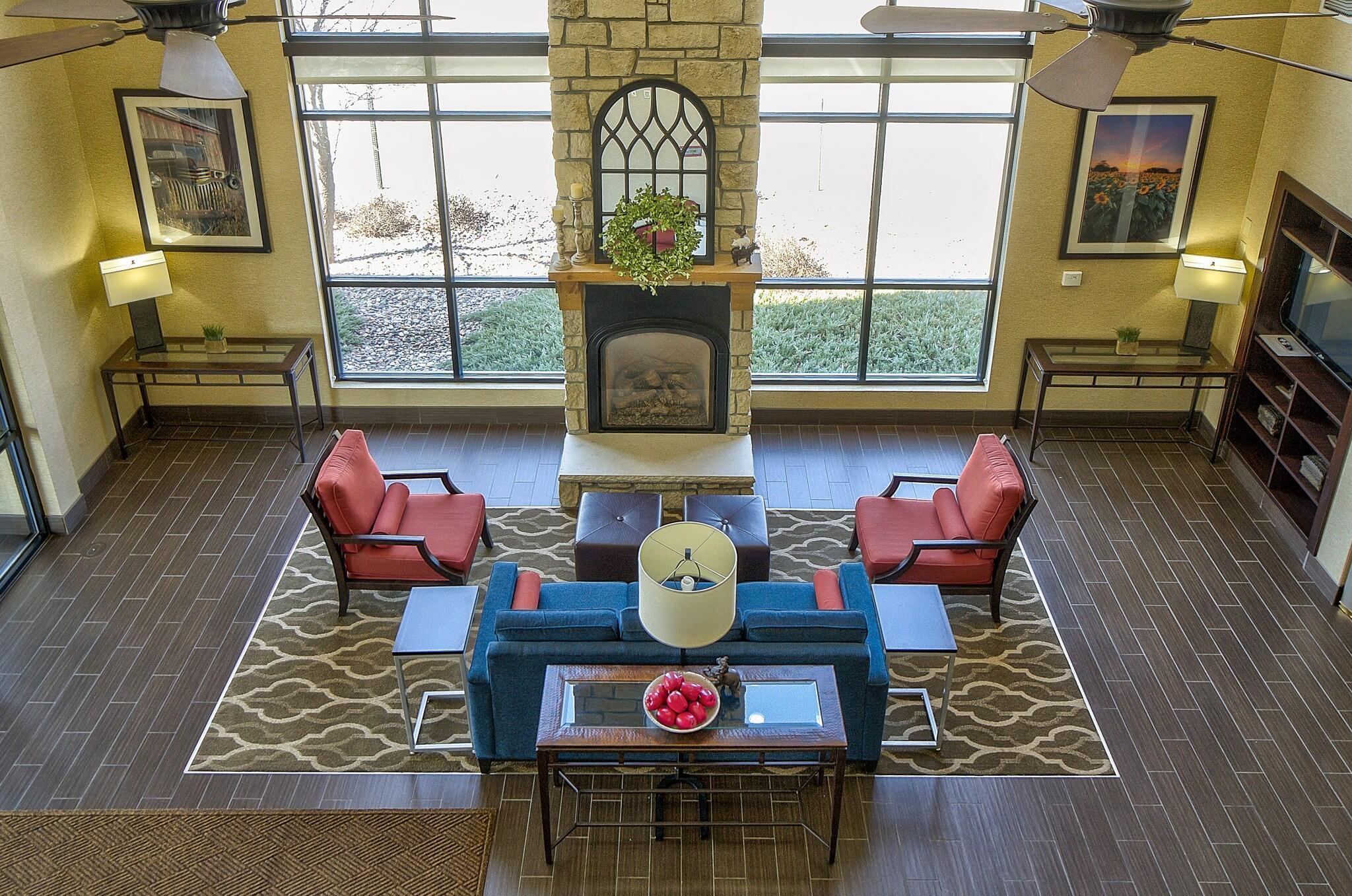 Vista Lobby Comfort Suites Manhattan