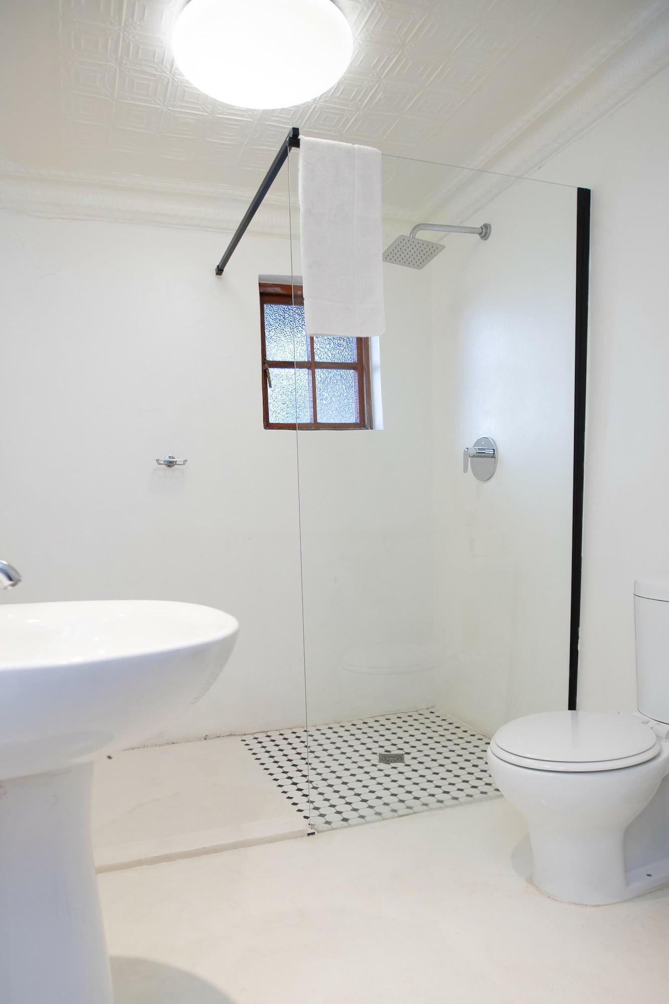 Equipamiento de Habitación 84 on Fourth