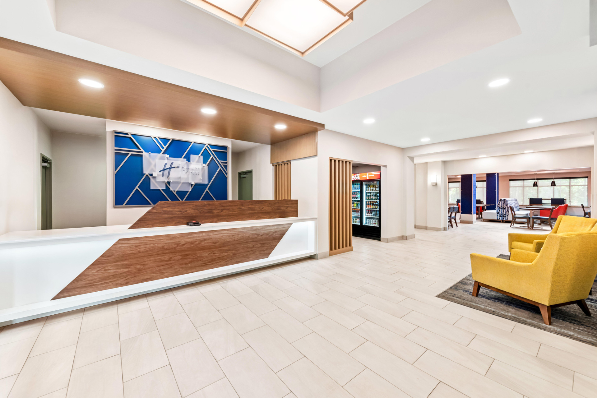 Vista Lobby Holiday Inn Express and Suites Sylva Western Carol