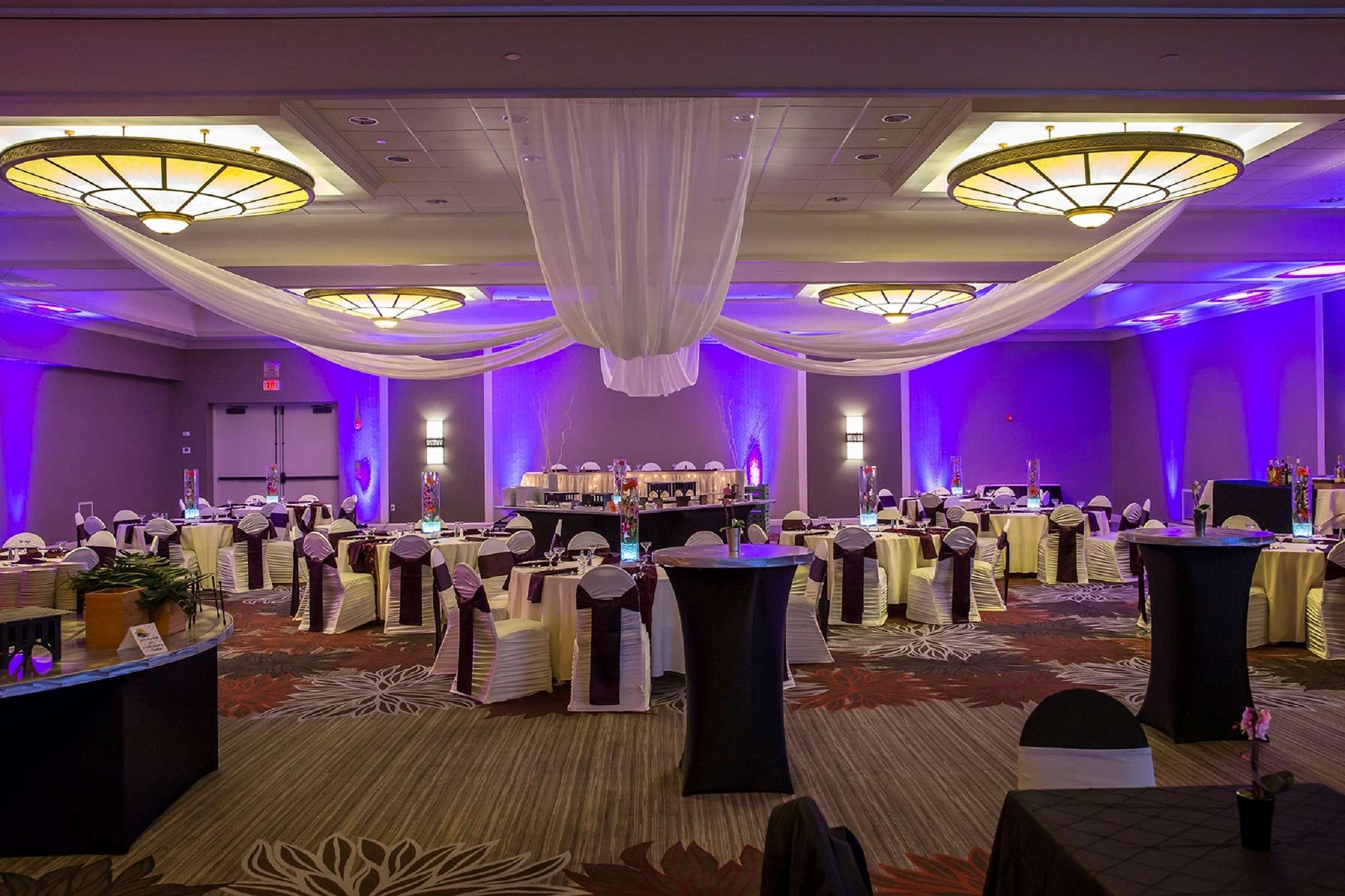 Vista Exterior DoubleTree by Hilton Pittsburgh - Green Tree
