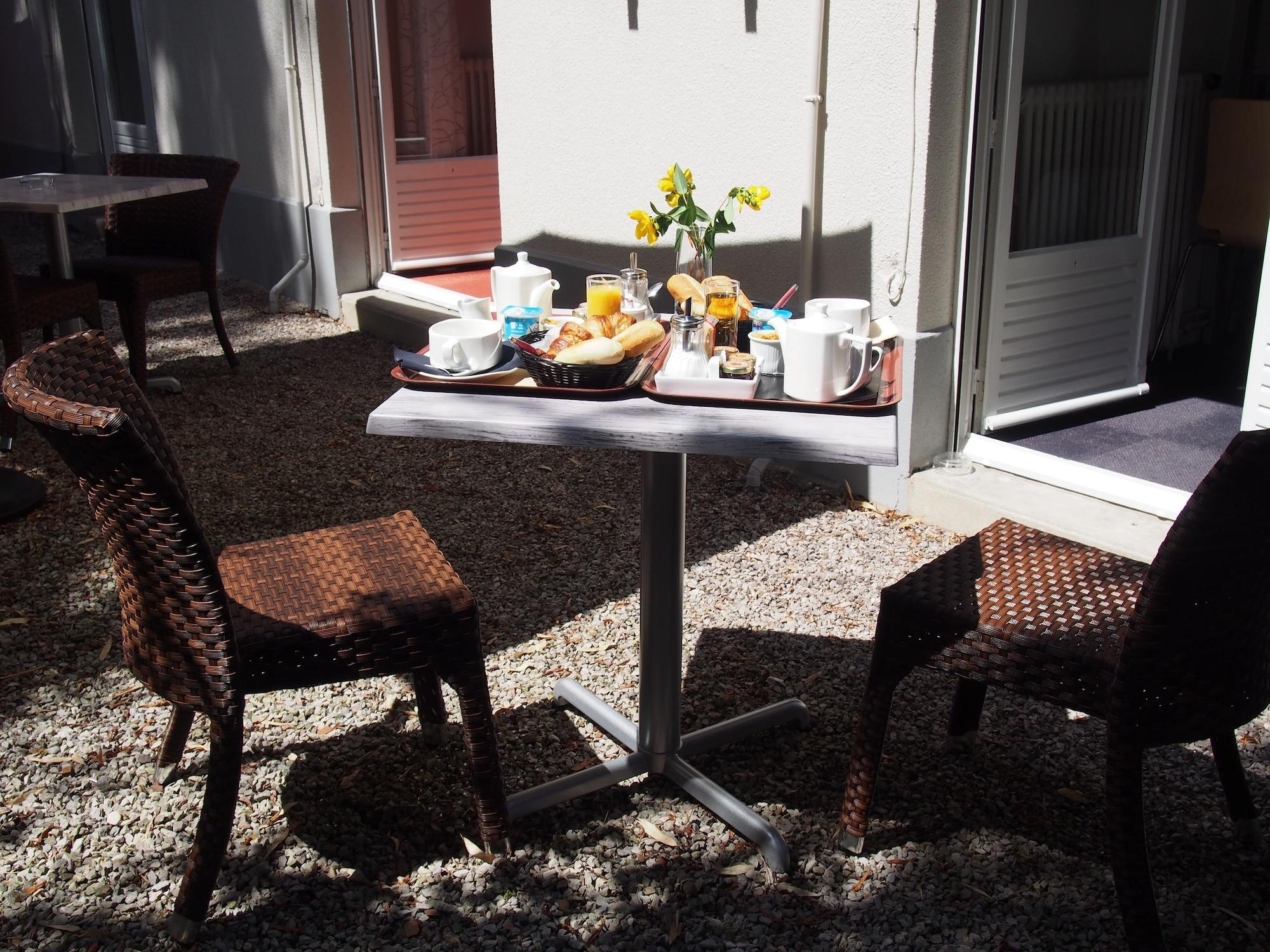 Varios Hôtel du Croisé