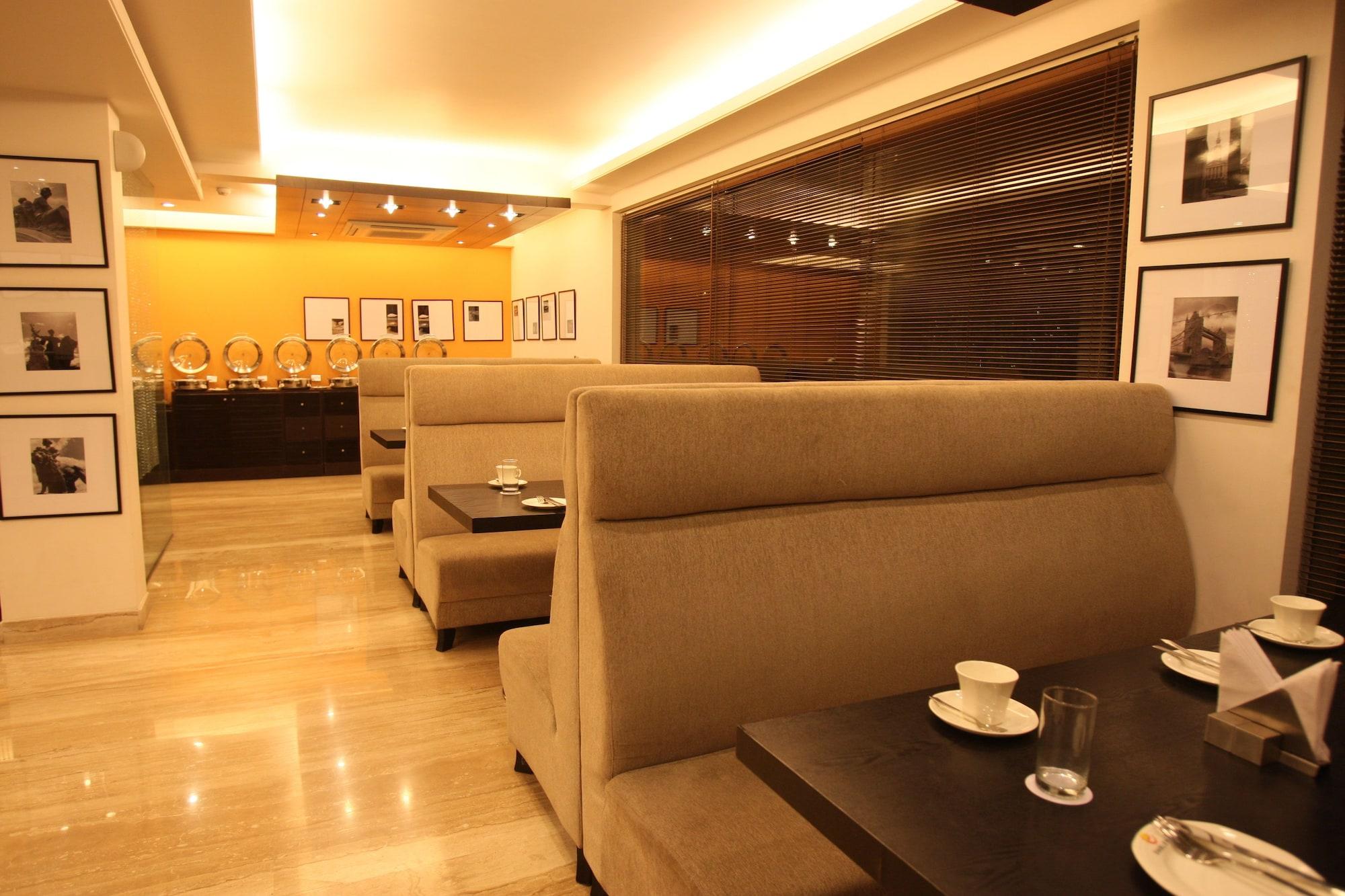 Restaurant Emblem Hotel, New Friends Colony