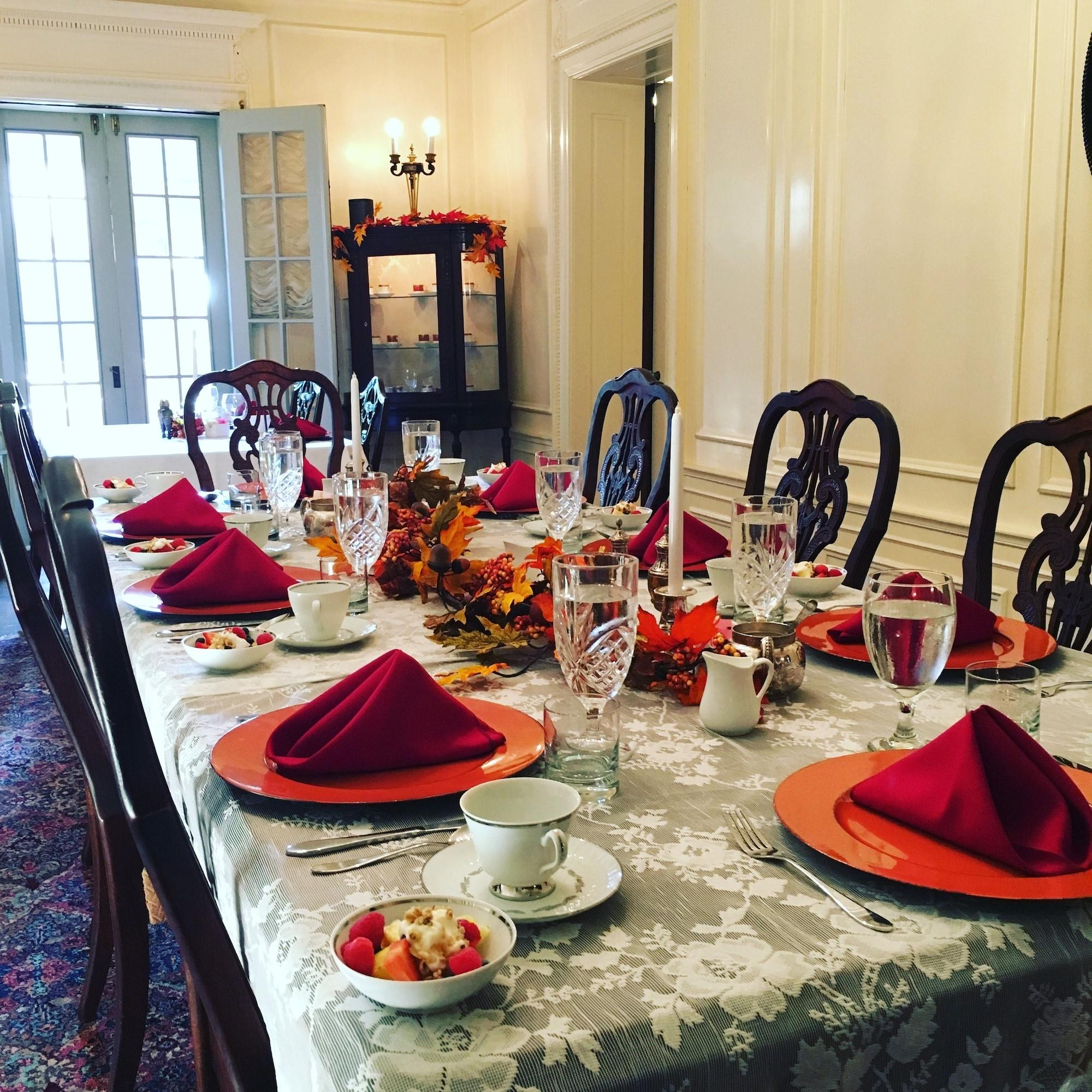 Restaurant The Inn at Irwin Gardens