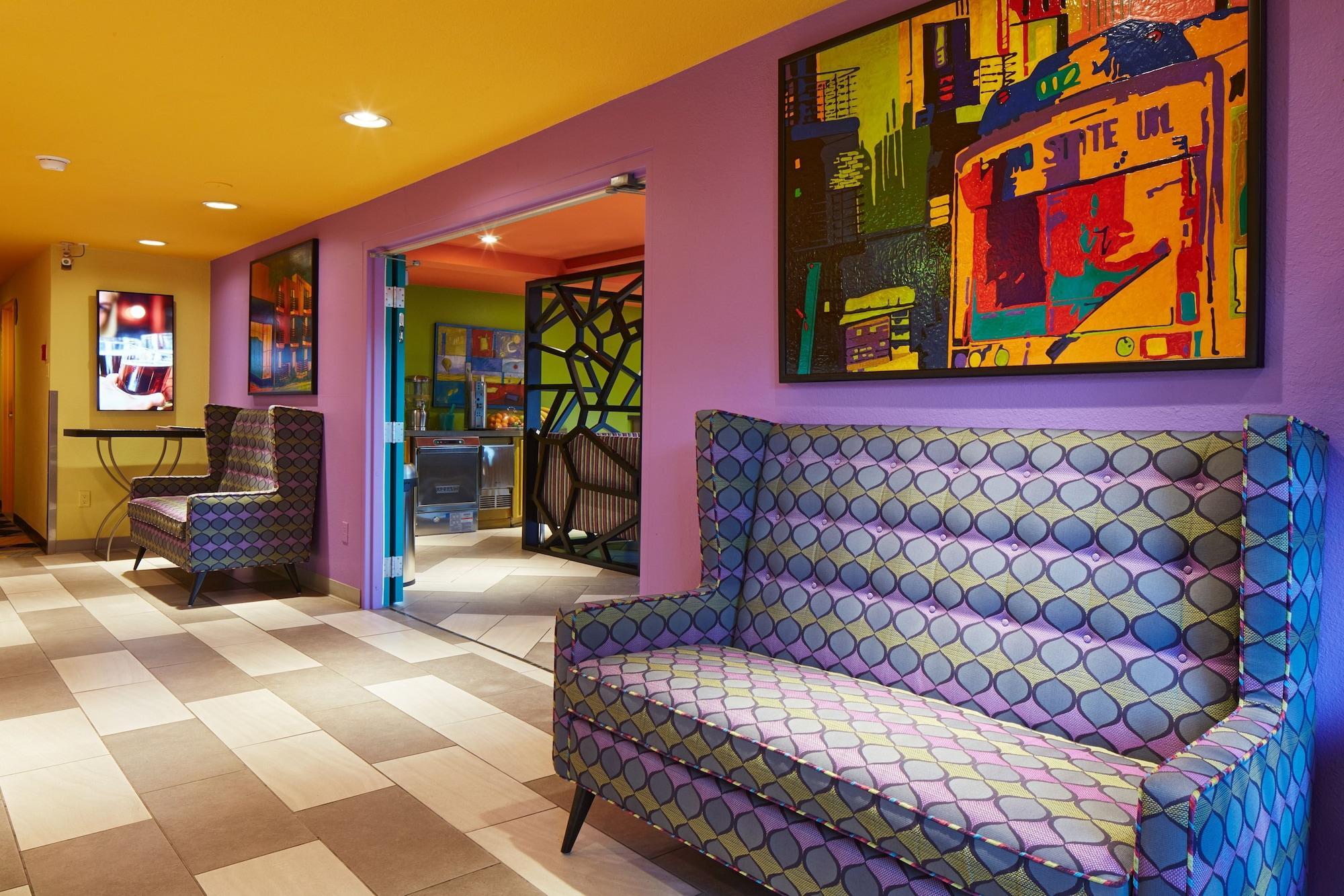 Vista Lobby Inn at Northrup Station