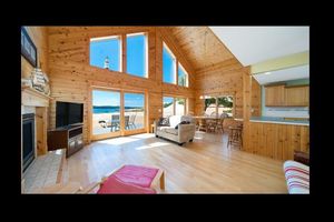 Alquiler Vacacional - Lake frontage, Dune beach sand from deck to water! One of a kind.