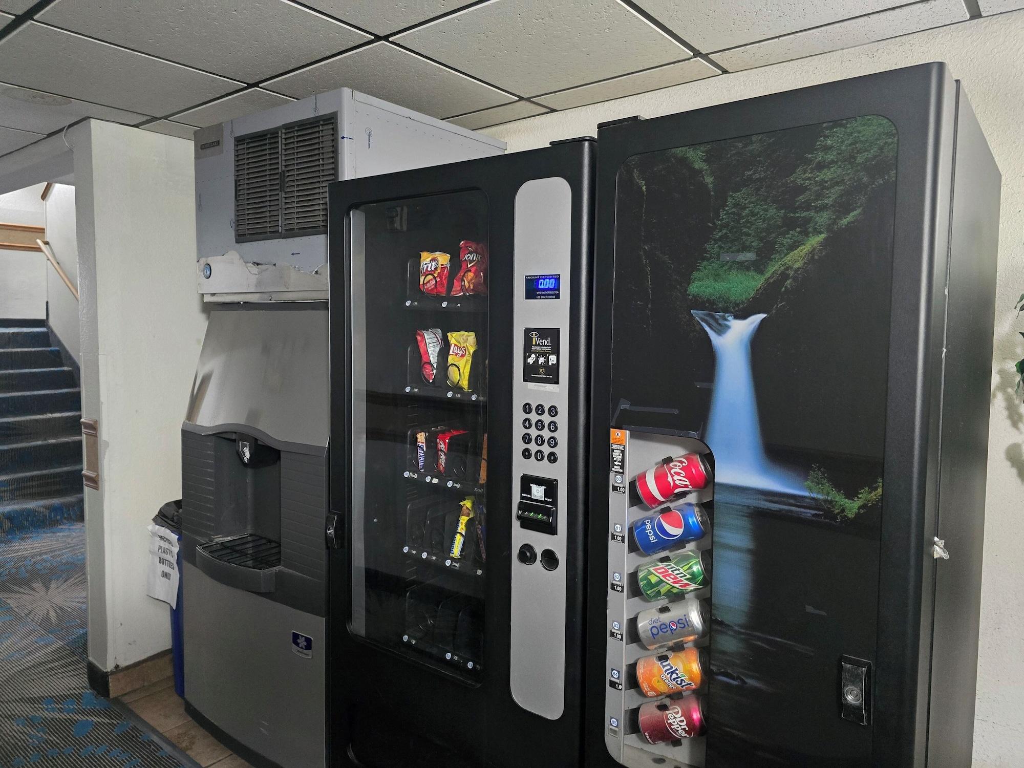 Vista Lobby Antelope Inn and Suites