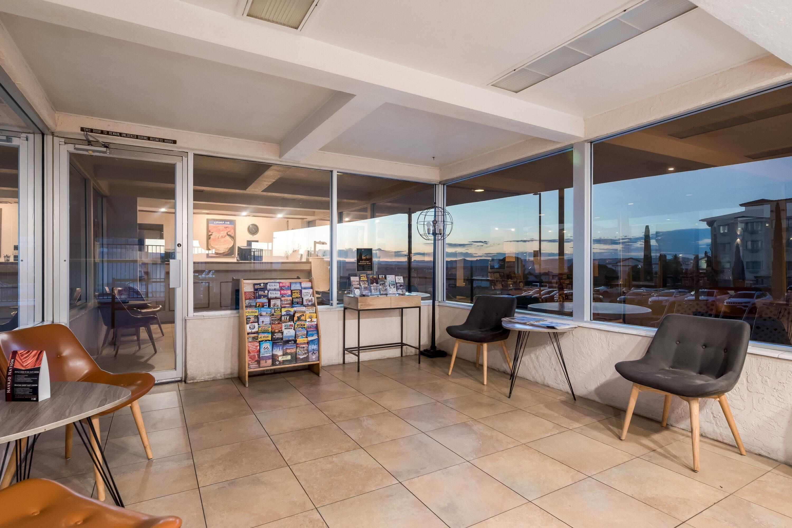 Vista Exterior Travelodge by Wyndham Page, View of Lake Powell