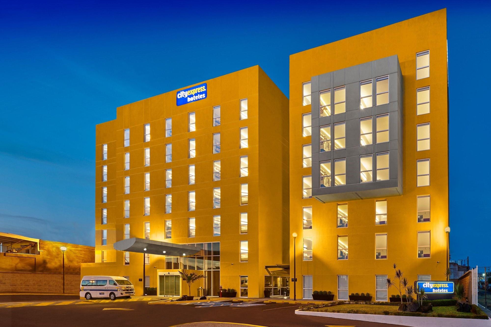 Vista Exterior City Express by Marriott Tepic