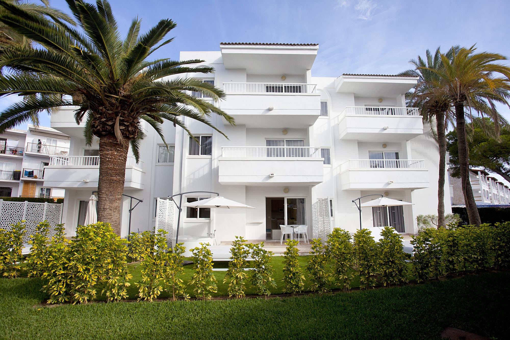 Vista Exterior Palm Garden Apartments