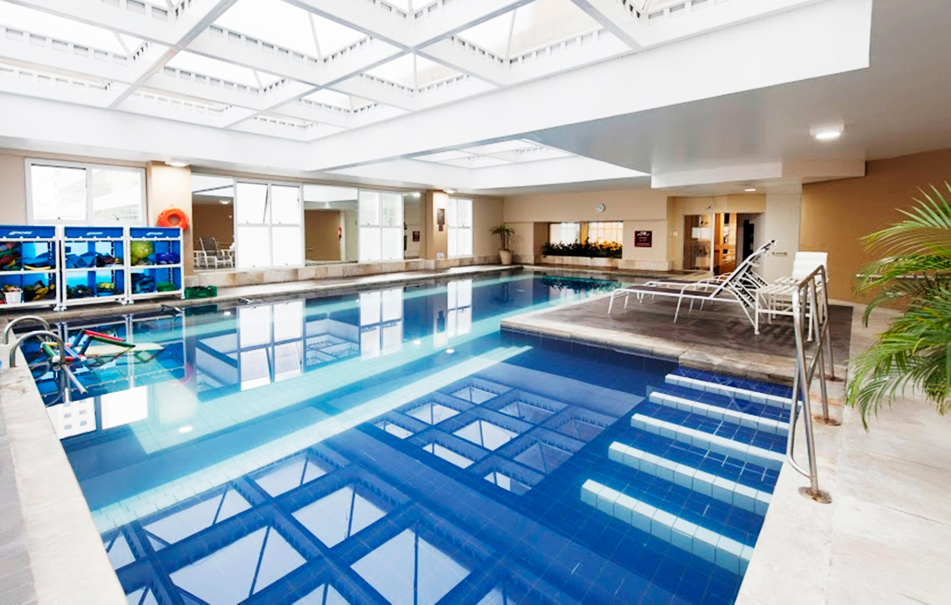 Vista Piscina Comfort Suites Alphaville