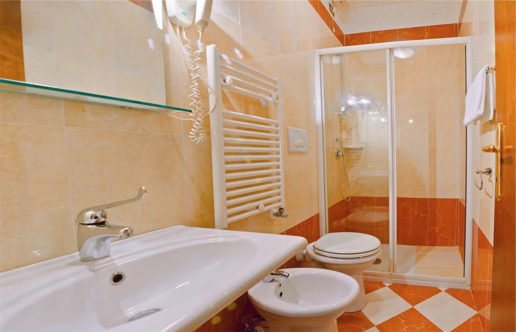 Equipamiento de Habitación Hotel Henry