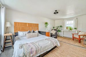 Alquiler Vacacional - King bed, Kitchenette, parking, central - upper level suite