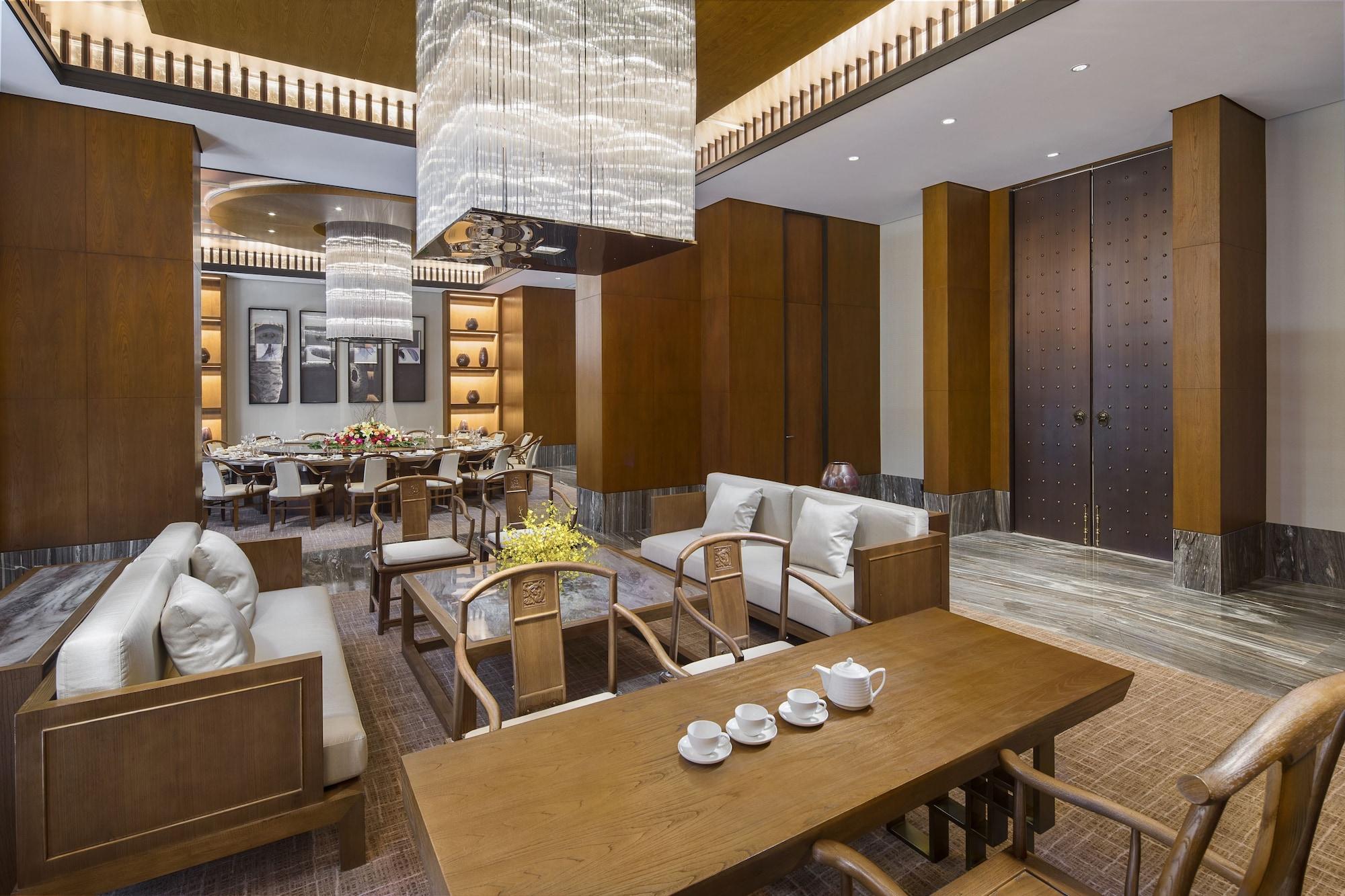 Restaurant Wyndham Grand Plaza Royale Kaidi