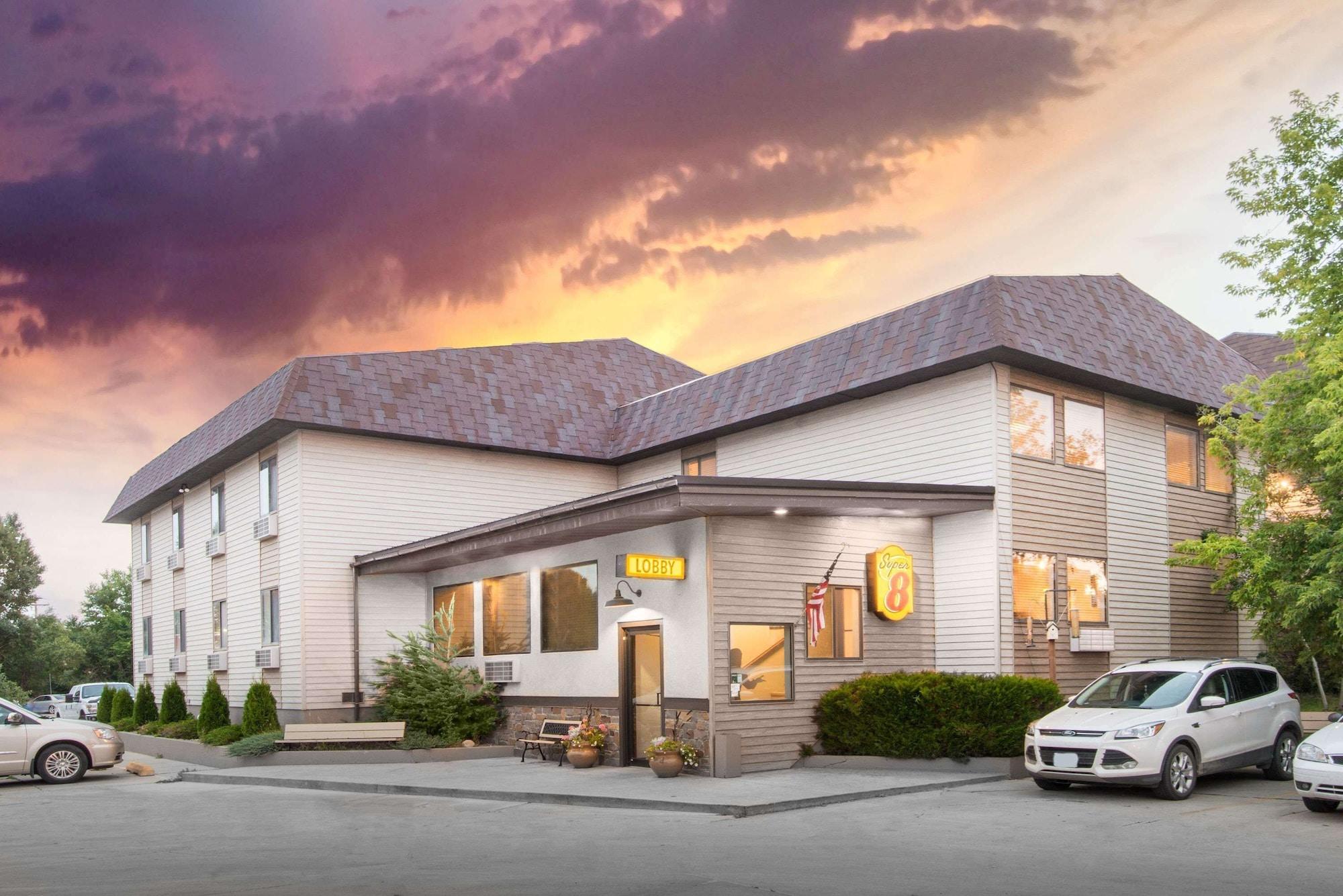 Vista Exterior Super 8 by Wyndham Buffalo