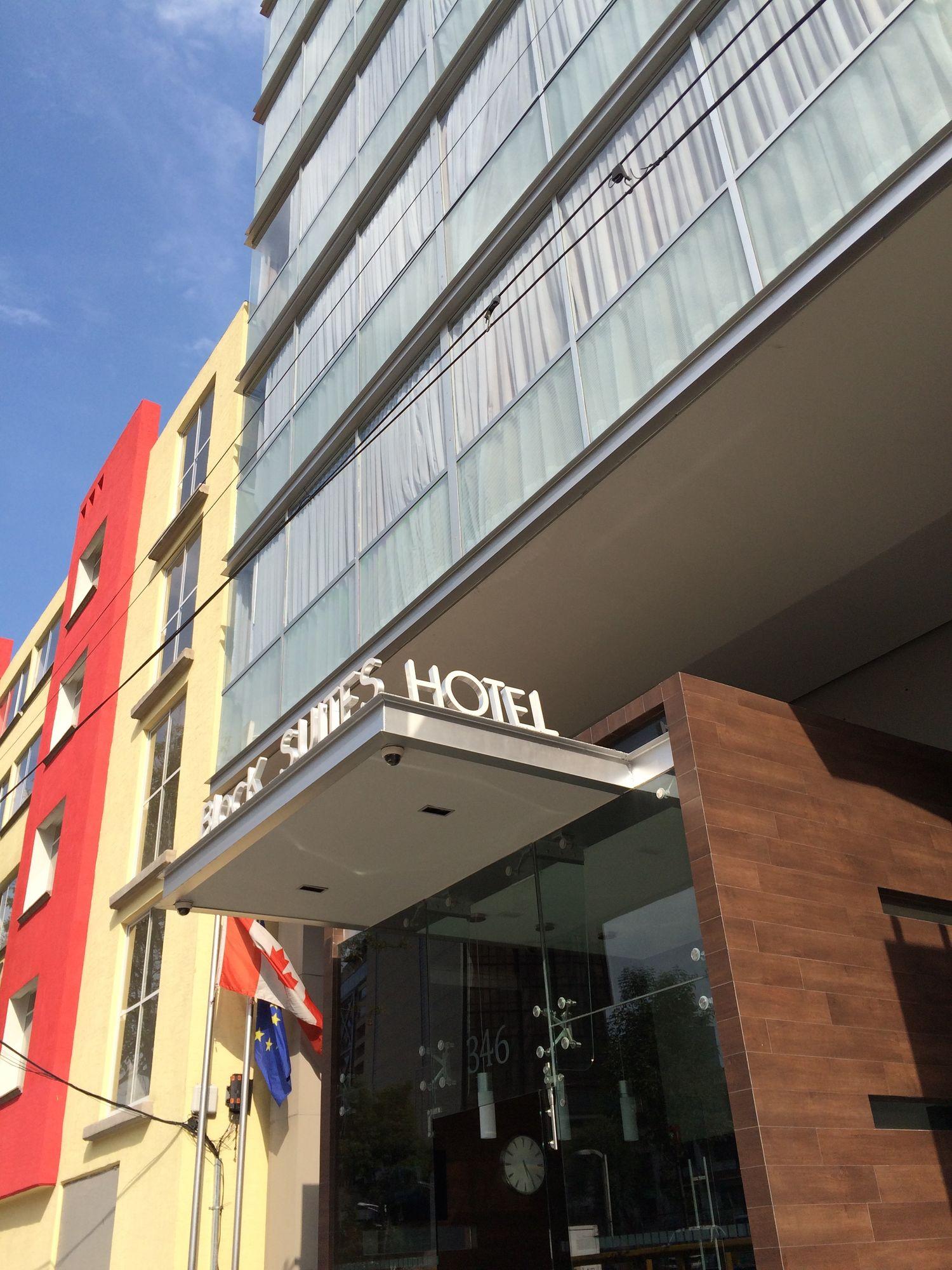 Vista Exterior Hotel Block Suites