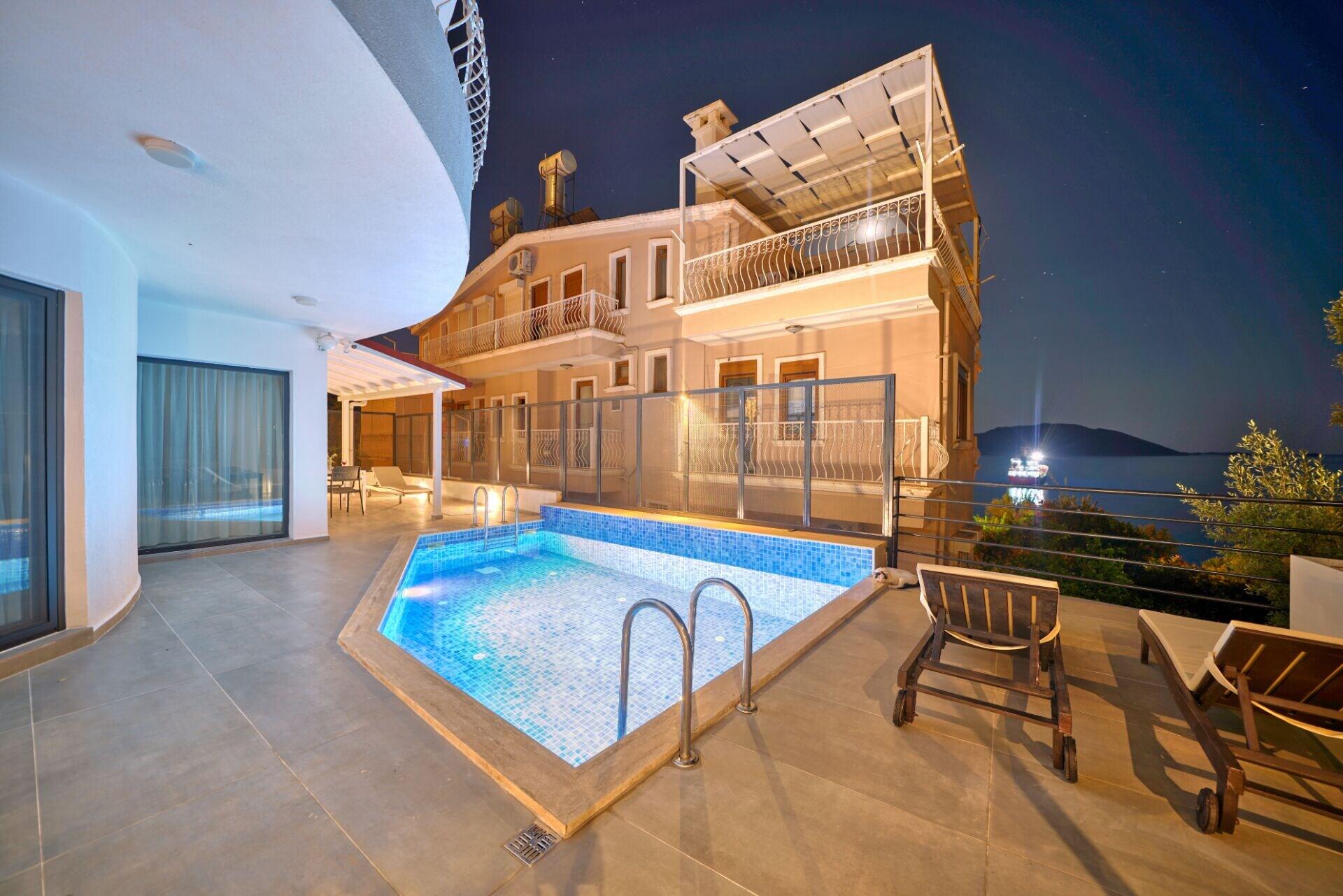 Vista Exterior BlueNook Suites