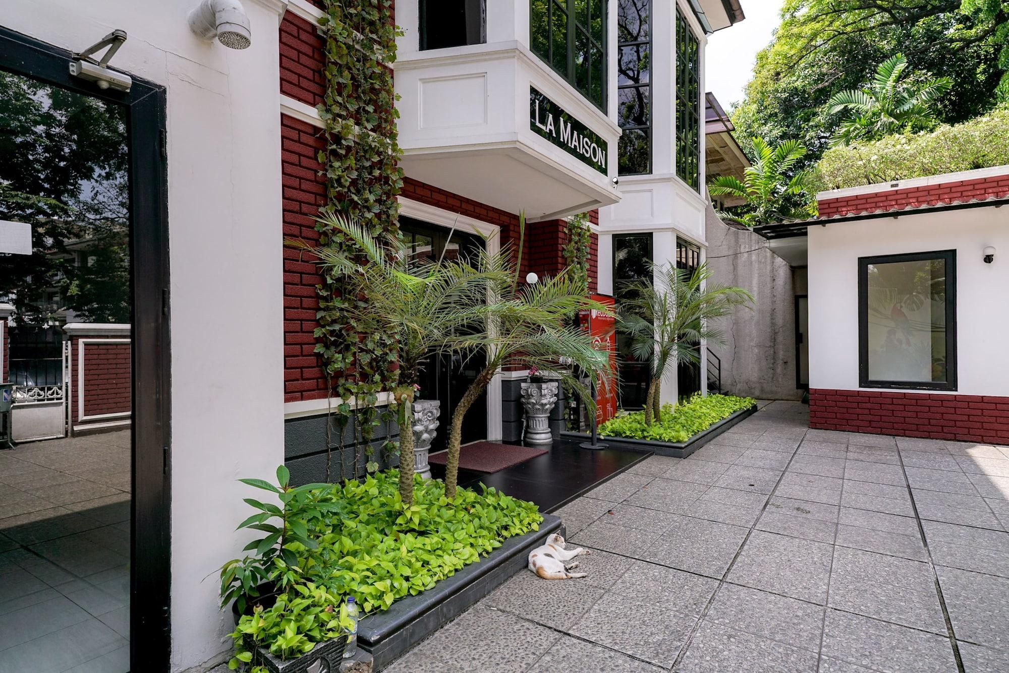 Vista Exterior RedDoorz Premium near RS Pondok Indah