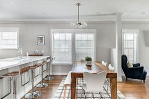 Renta temporal - Vibrant Montrose Escape w/ Fast Fiber, Stocked Kitchen, Relaxed Back Porch